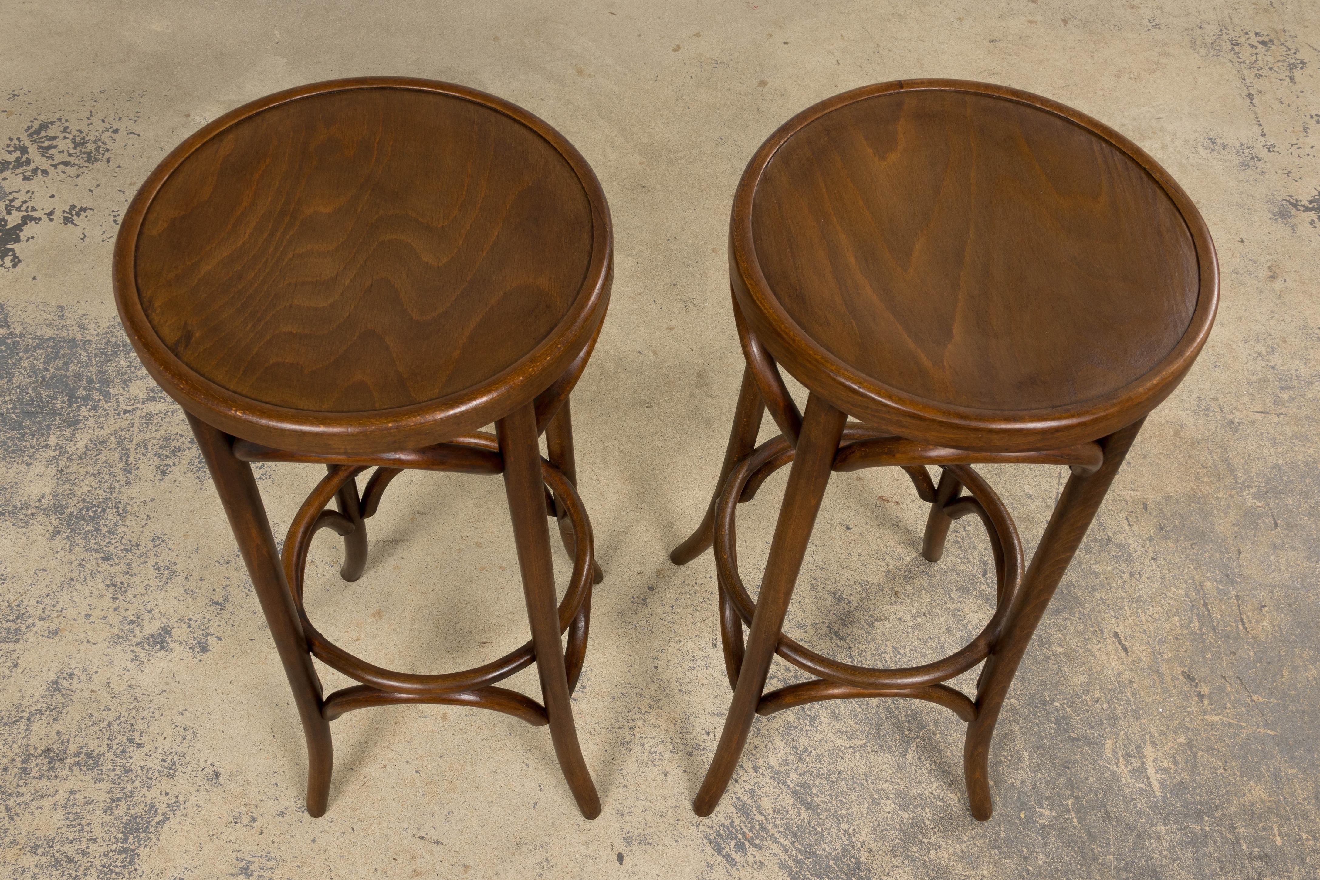 XX secolo Set di 6 sgabelli da bar francesi Thonet in bengala d'epoca in vendita