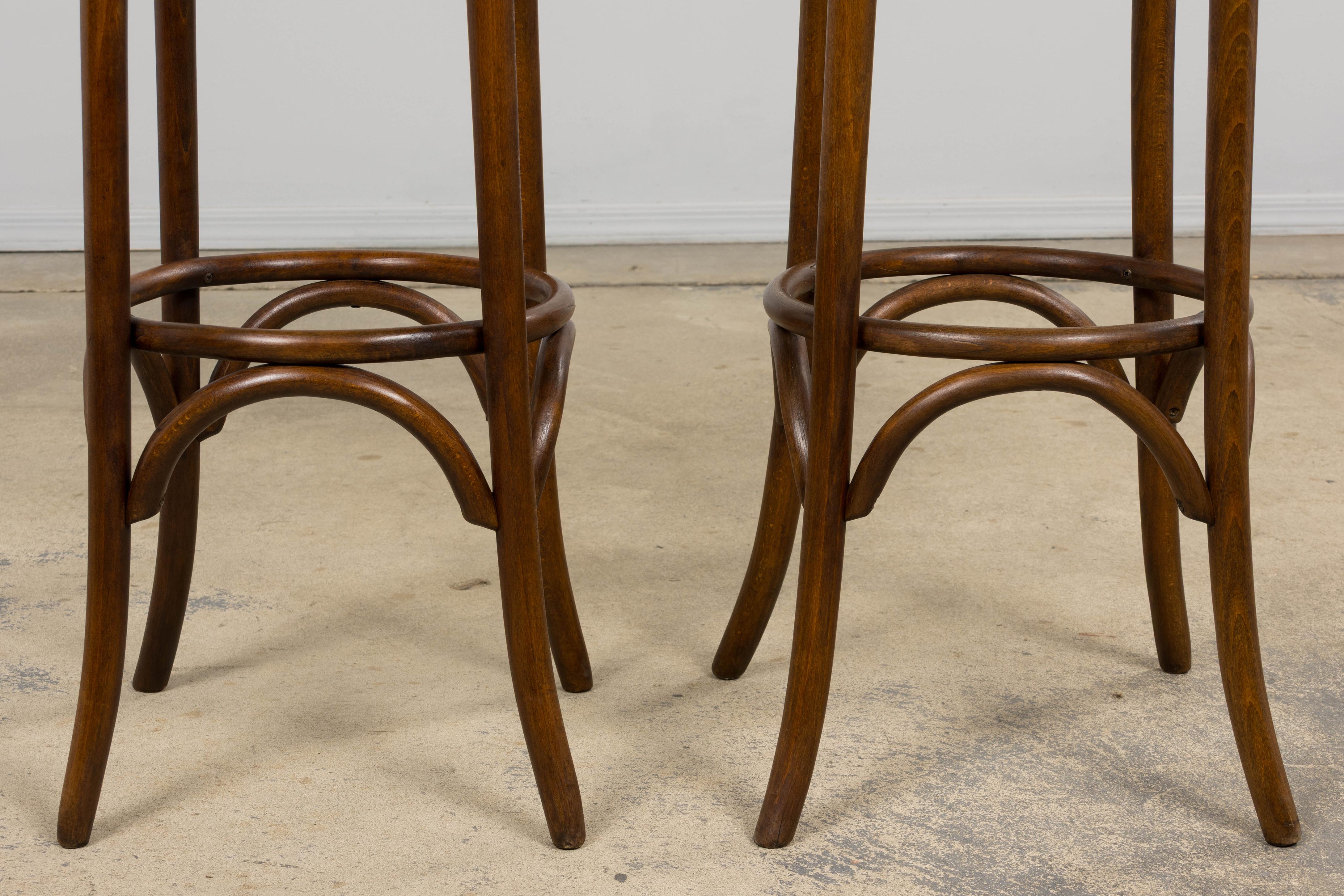 Set di 6 sgabelli da bar francesi Thonet in bengala d'epoca in vendita 1