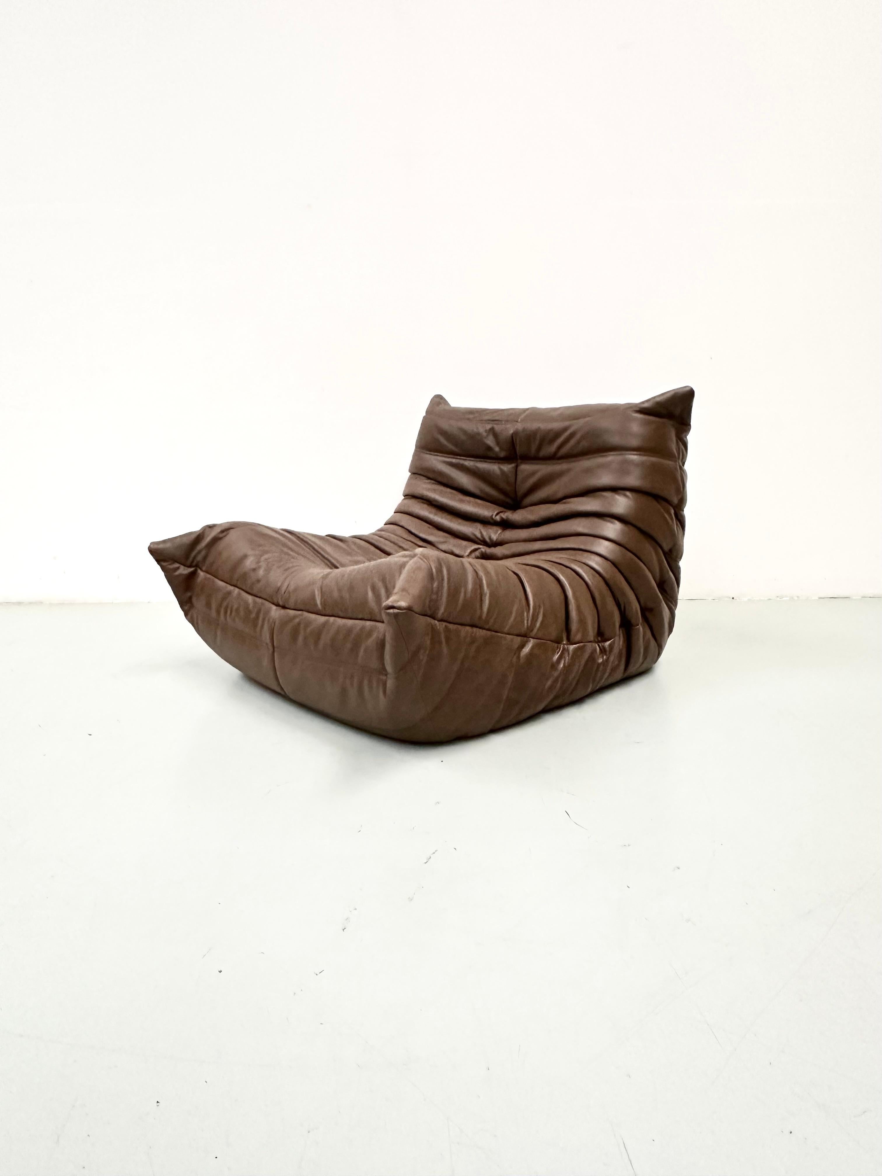 French Togo Chair in Dark Brown Leather by M.Ducaroy for Ligne Roset For Sale 1
