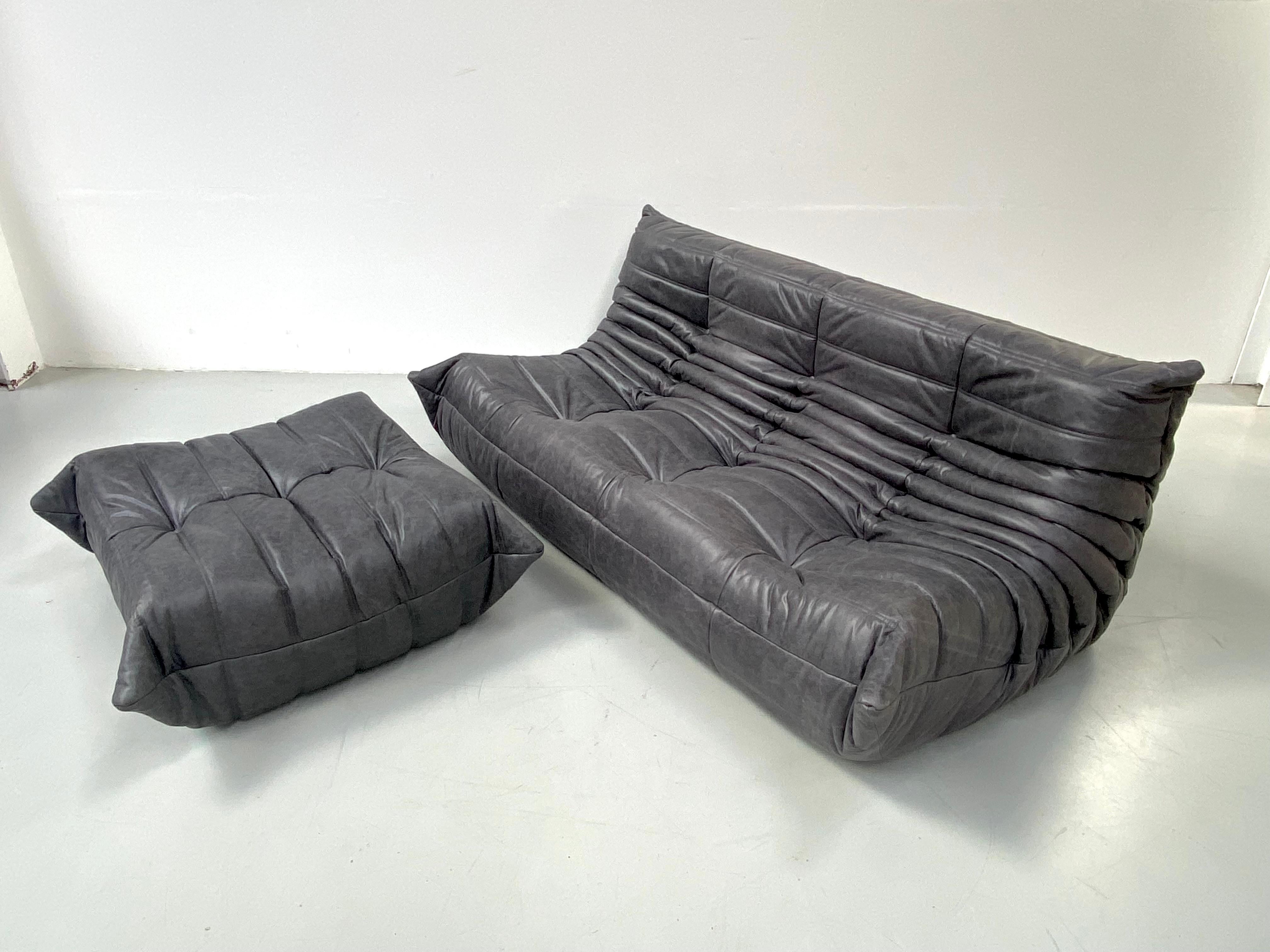 Vintage French Togo Set in Ash Black Leather by M.Ducaroy for Ligne Roset, 1970s In Excellent Condition In Eindhoven, Noord Brabant