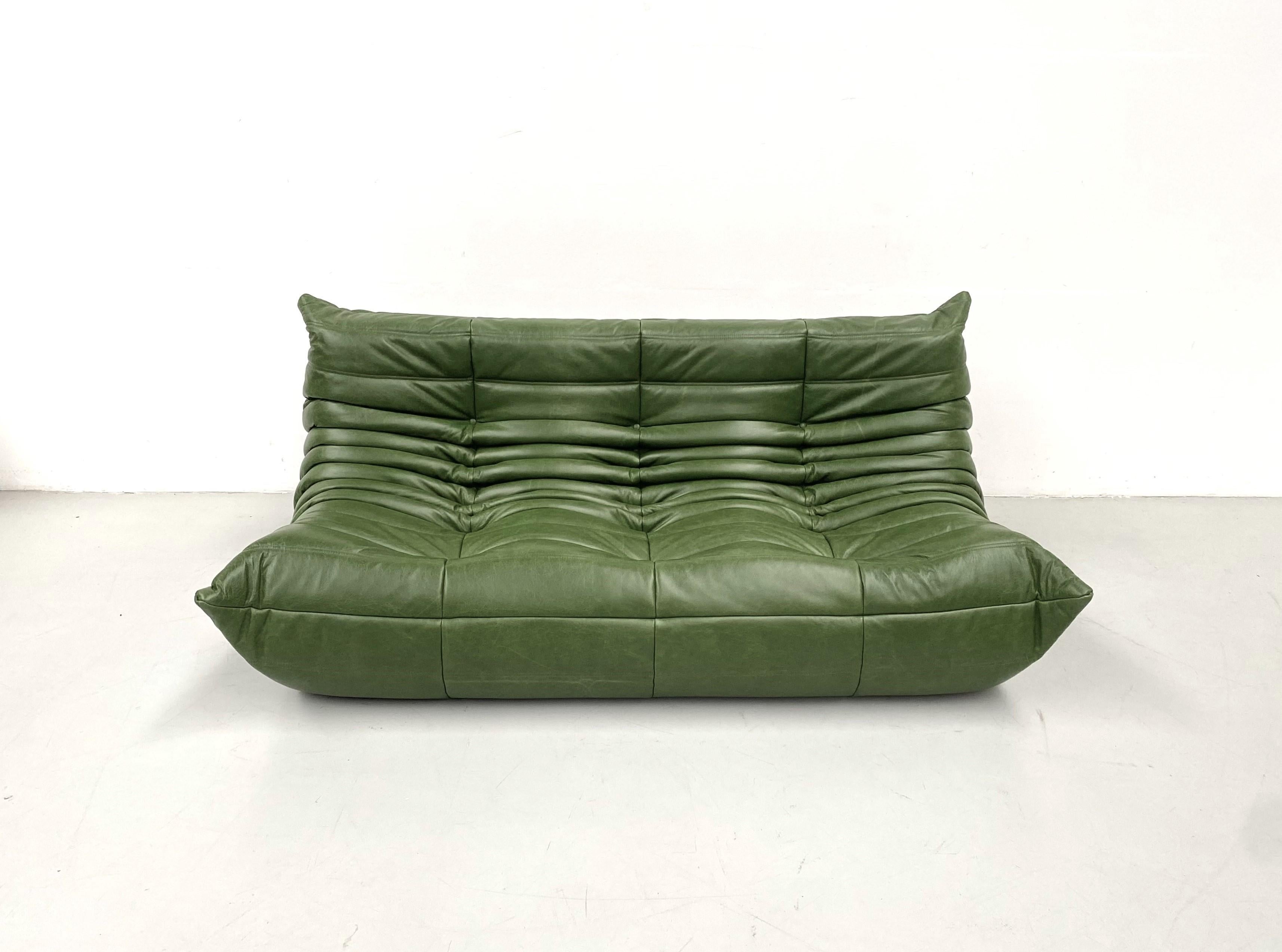 Vintage French Togo Sofa in Forest Green Leather by M. Ducaroy for Ligne Roset In Excellent Condition In Eindhoven, Noord Brabant