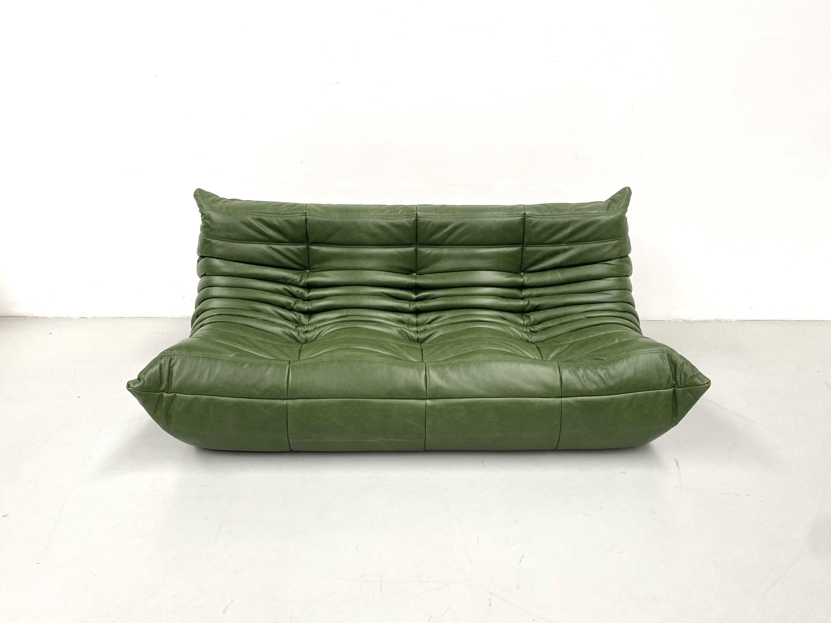 Vintage French Togo Sofa in Forest Green Leather by M. Ducaroy for Ligne Roset In Excellent Condition In Eindhoven, Noord Brabant