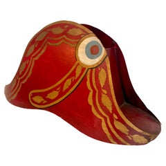 Vintage-Cachepot aus Blech im Stil eines napoleonischen Bicorne-Hutes, 1950