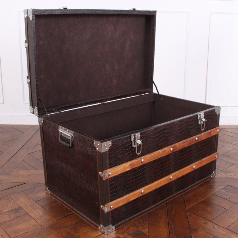 Vintage French Trunk In Good Condition In Vancouver, British Columbia