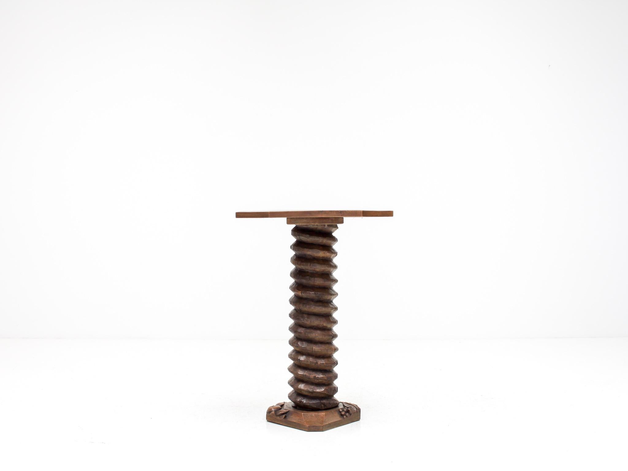 *Height customizable - height can be reduced on request*

A French pedestal table with a turned column stem, reminiscent of Charles Dudouyt designs.

Table form most probably dates from the early-Mid 20th Century with the turned screw column