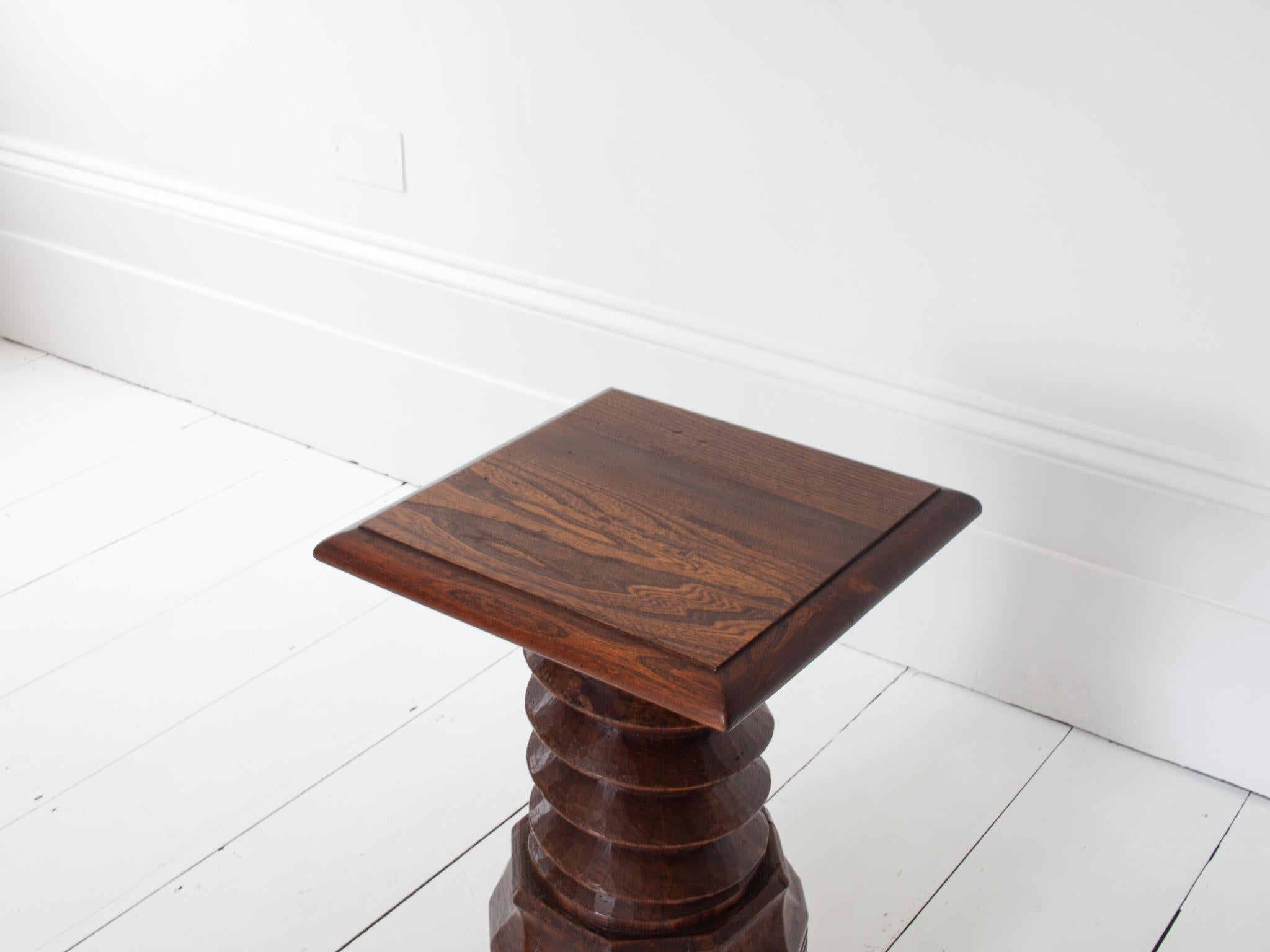 Mesa auxiliar de columna torneada francesa vintage, reminiscencia de Charles Dudouyt en venta 3