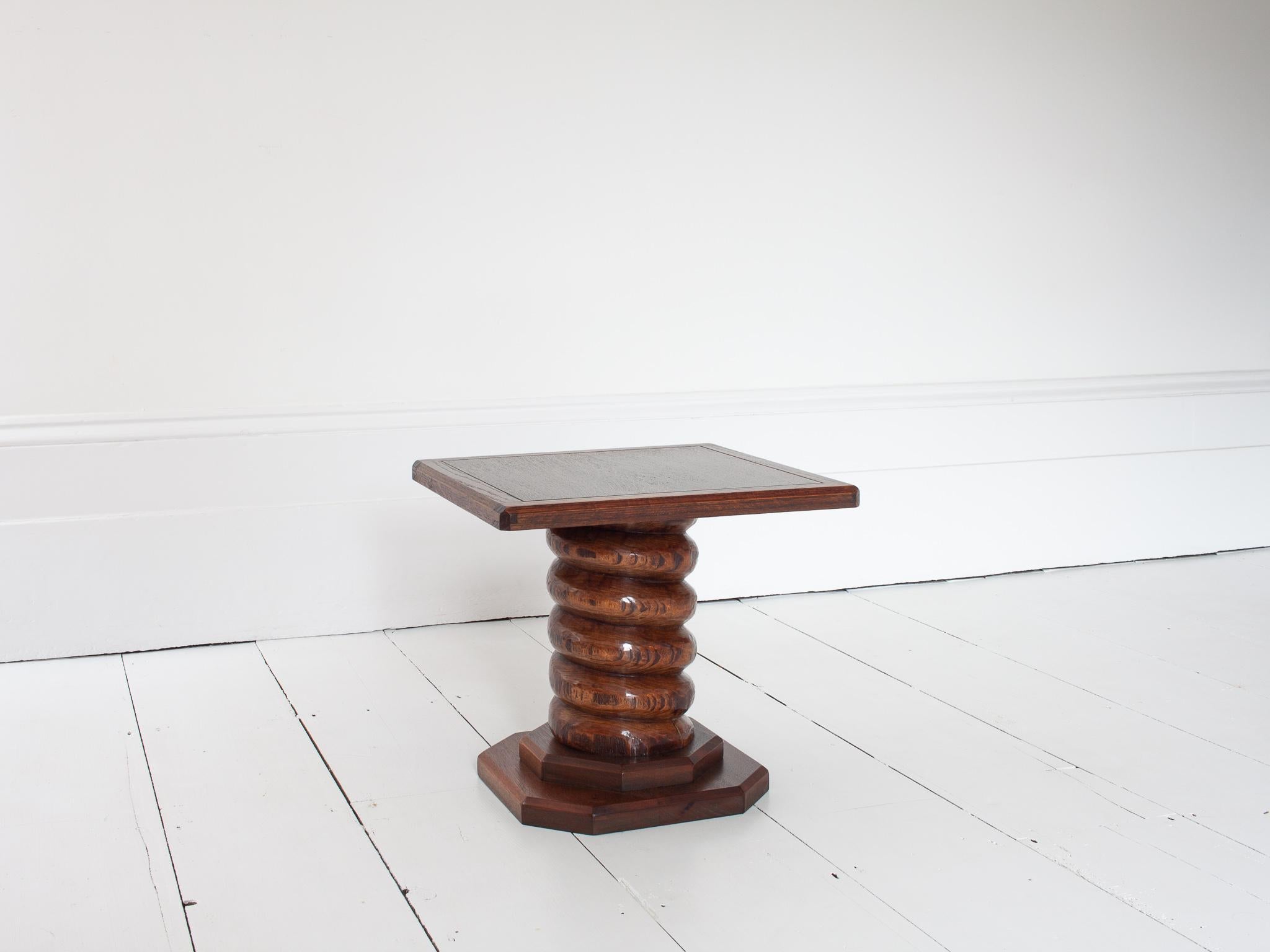 Mesa auxiliar de columna torneada francesa vintage, reminiscencia de Charles Dudouyt en venta 3