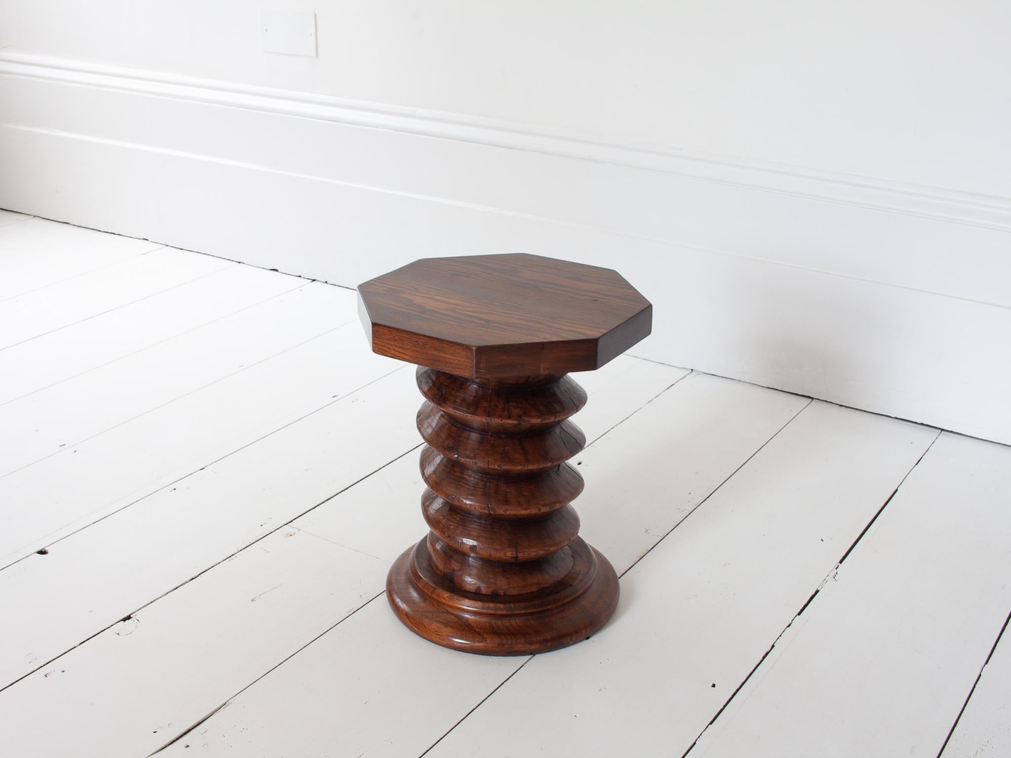 Mesa auxiliar de columna torneada francesa vintage, reminiscencia de Charles Dudouyt en venta 5