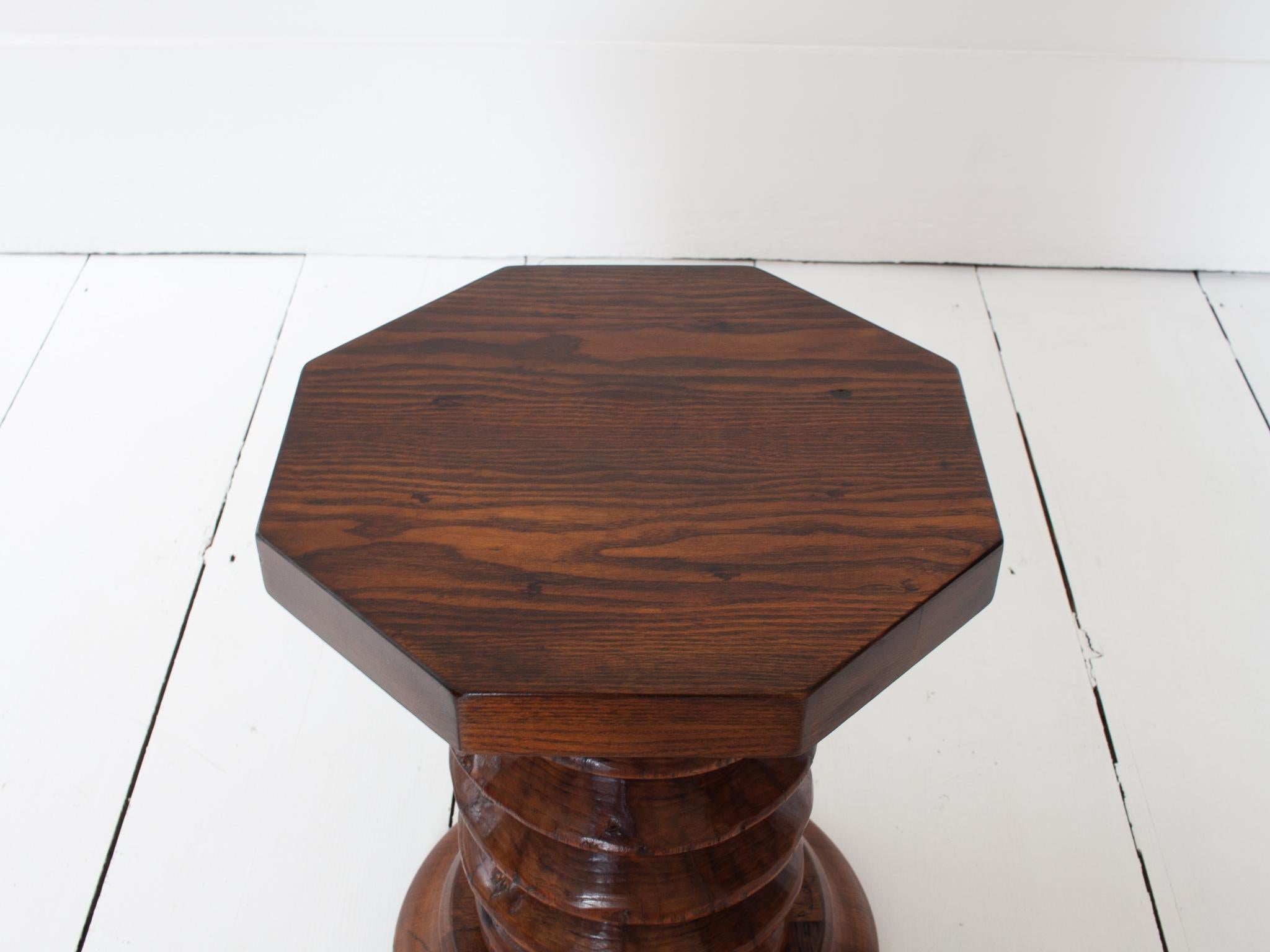Mesa auxiliar de columna torneada francesa vintage, reminiscencia de Charles Dudouyt en venta 6