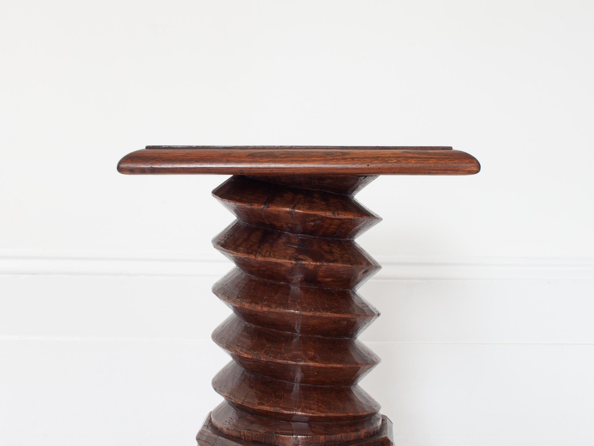 Mesa auxiliar de columna torneada francesa vintage, reminiscencia de Charles Dudouyt en Bueno estado para la venta en Hitchin, England