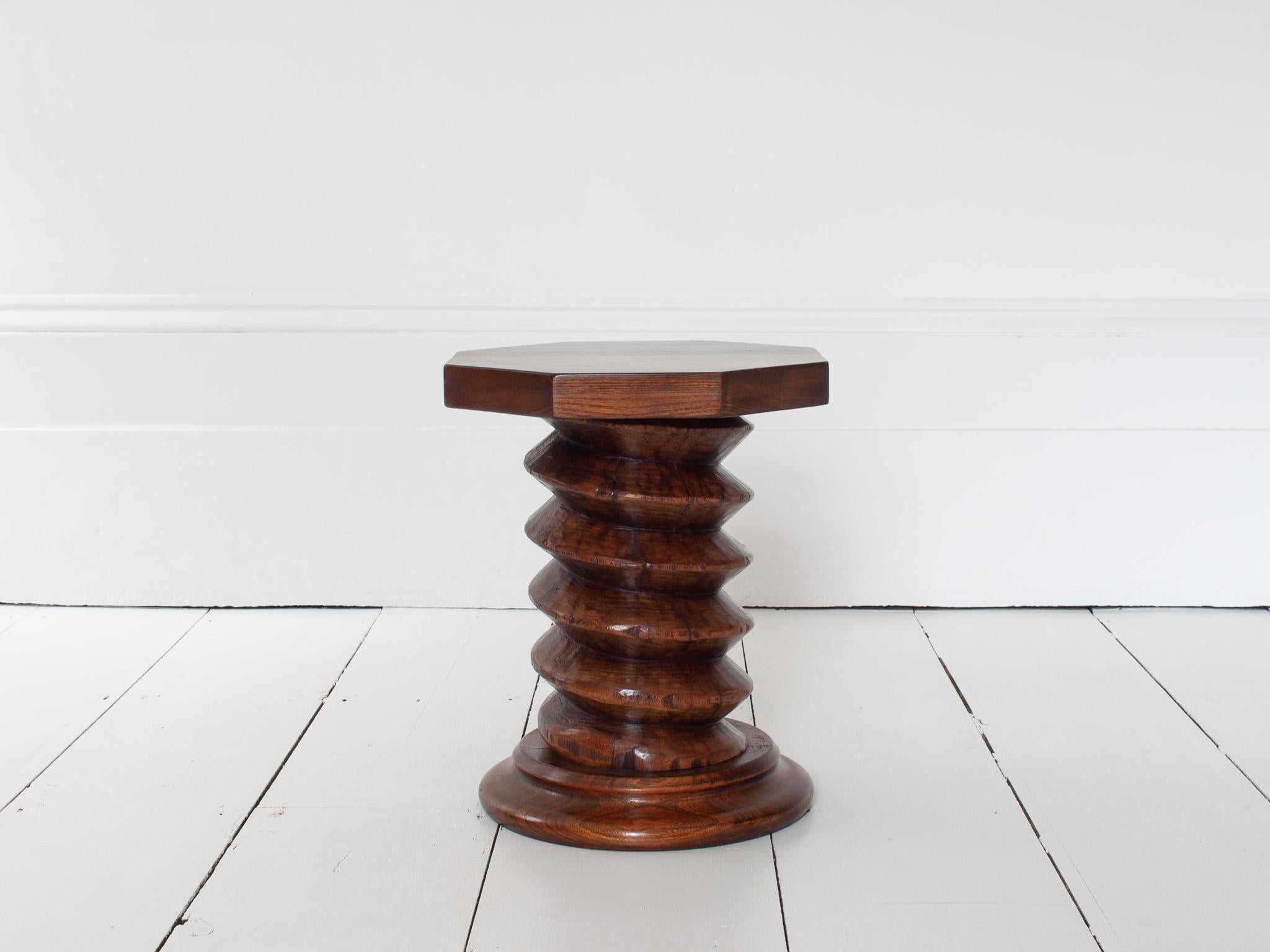 Mesa auxiliar de columna torneada francesa vintage, reminiscencia de Charles Dudouyt en Bueno estado para la venta en Hitchin, England