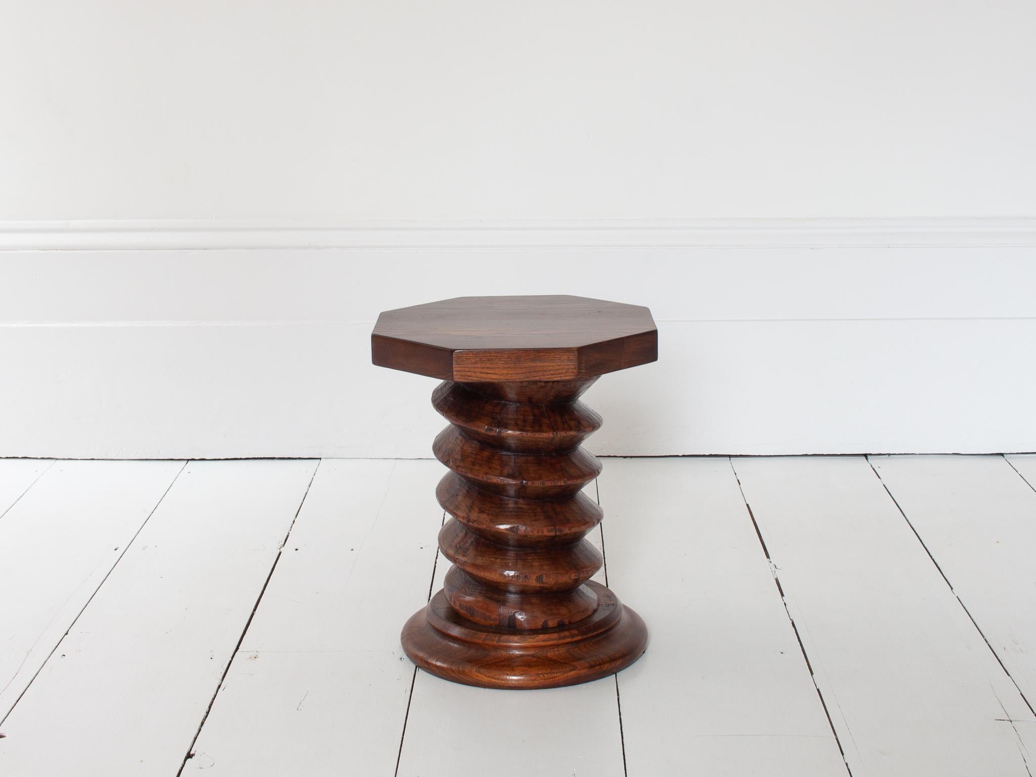 Mesa auxiliar de columna torneada francesa vintage, reminiscencia de Charles Dudouyt siglo XIX en venta