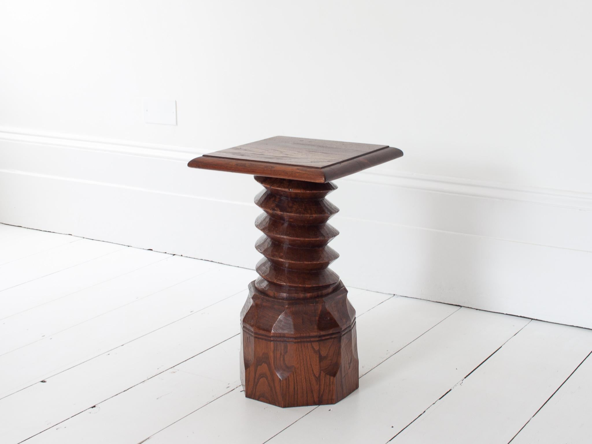 Mesa auxiliar de columna torneada francesa vintage, reminiscencia de Charles Dudouyt en venta 1