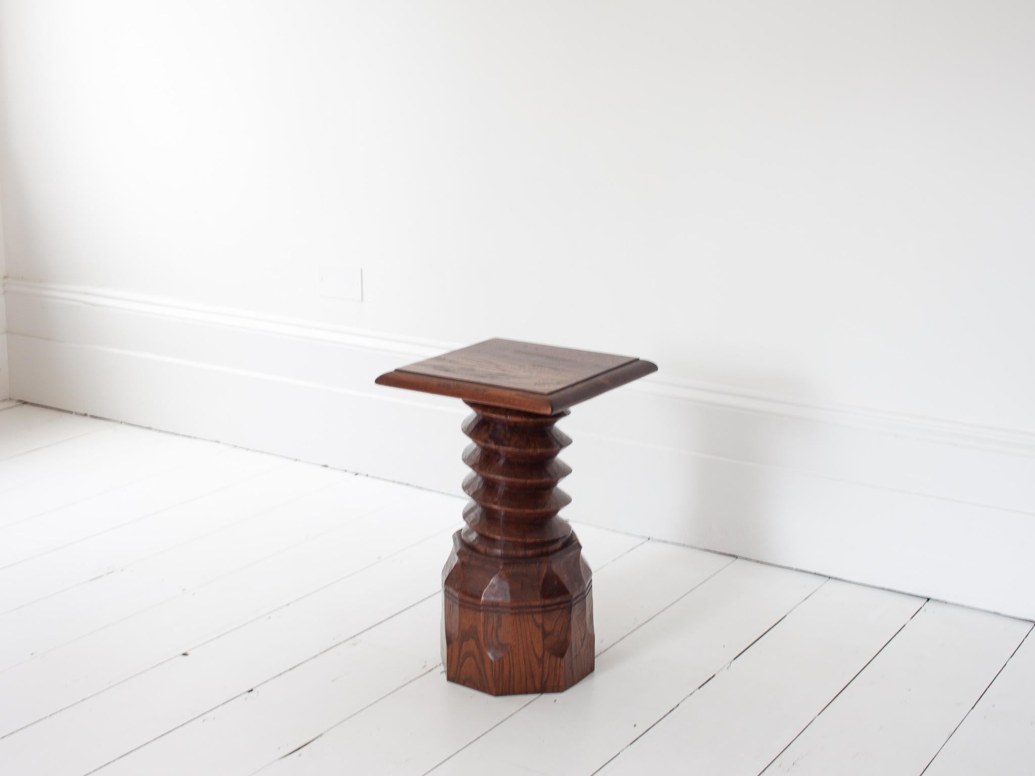 Mesa auxiliar de columna torneada francesa vintage, reminiscencia de Charles Dudouyt en venta 2