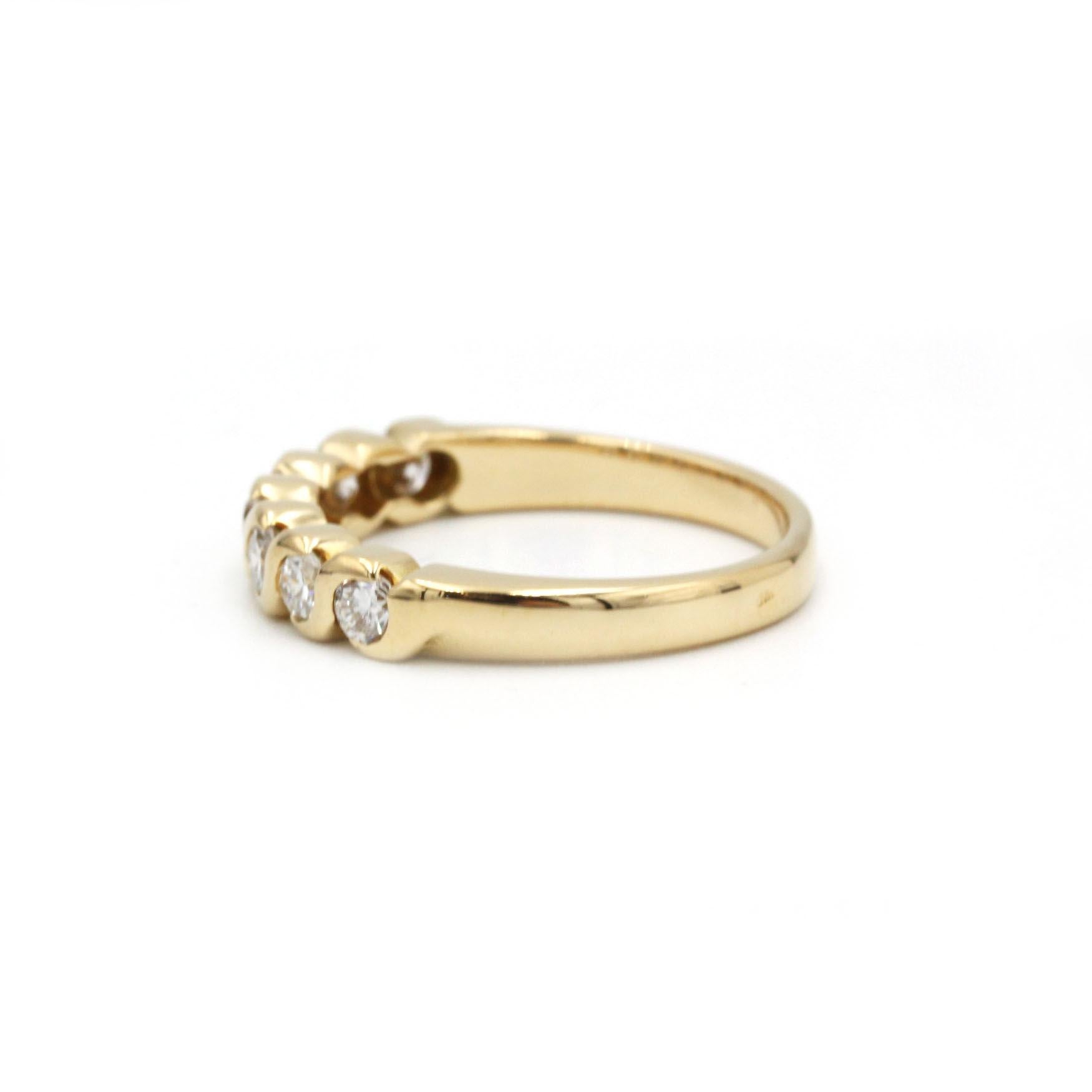 Rétro Bague d'éternité française torsadée en or jaune 18 carats avec diamants en vente