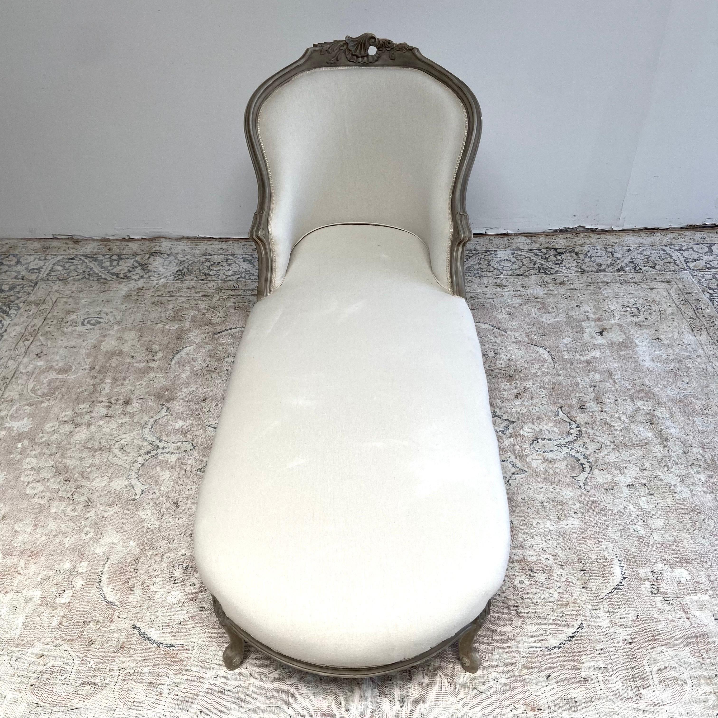 Vintage French Upholstered Chaise Lounge in Gray Finish In Good Condition In Brea, CA