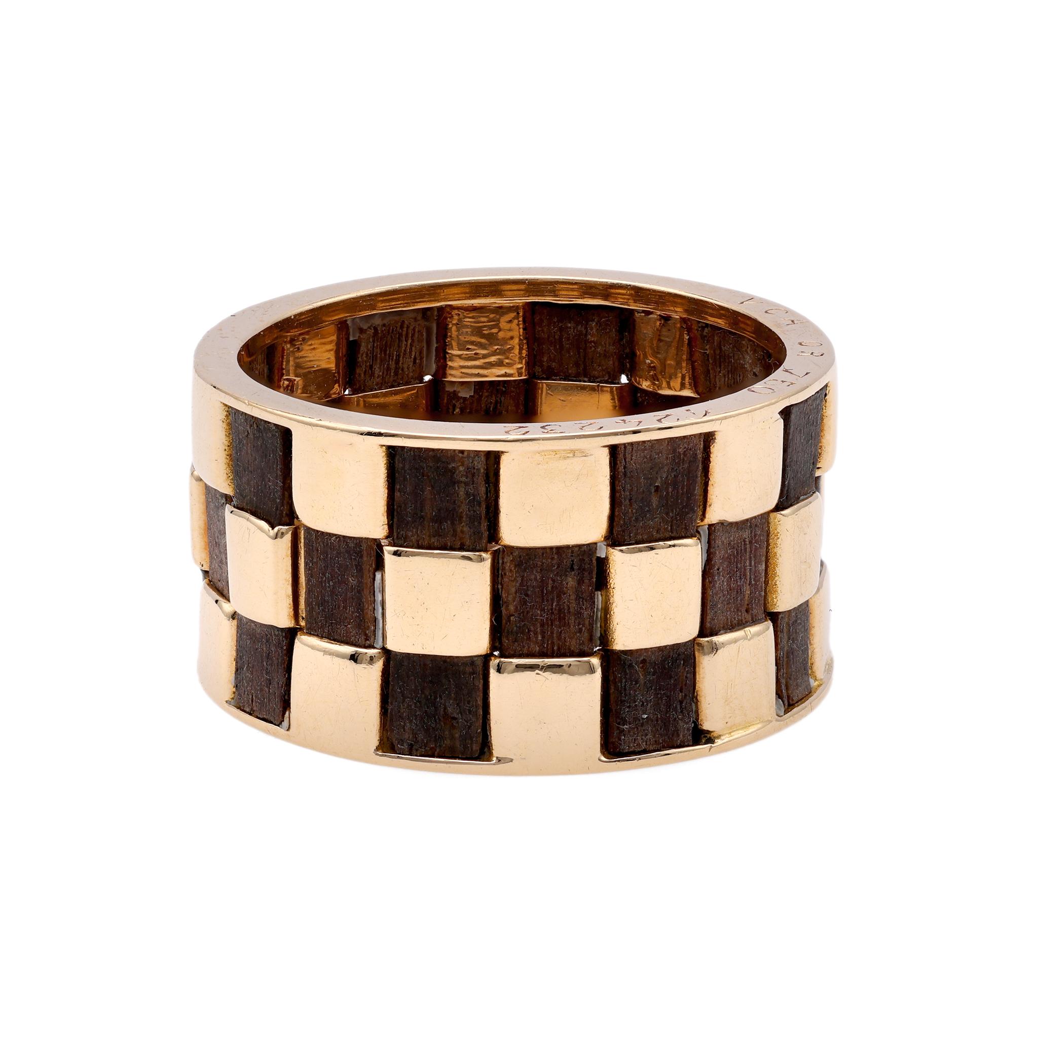 Vintage French Van Cleef & Arpels Wood 18k Yellow Gold Band Ring In Excellent Condition For Sale In Beverly Hills, CA