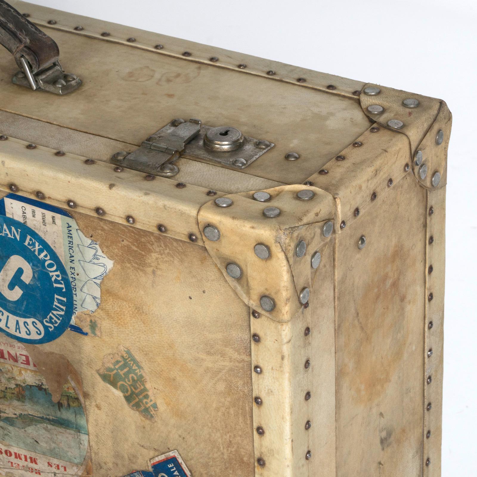 French Vellum White Leather Suitcase or Valise with Original Labels, 1920s For Sale 4