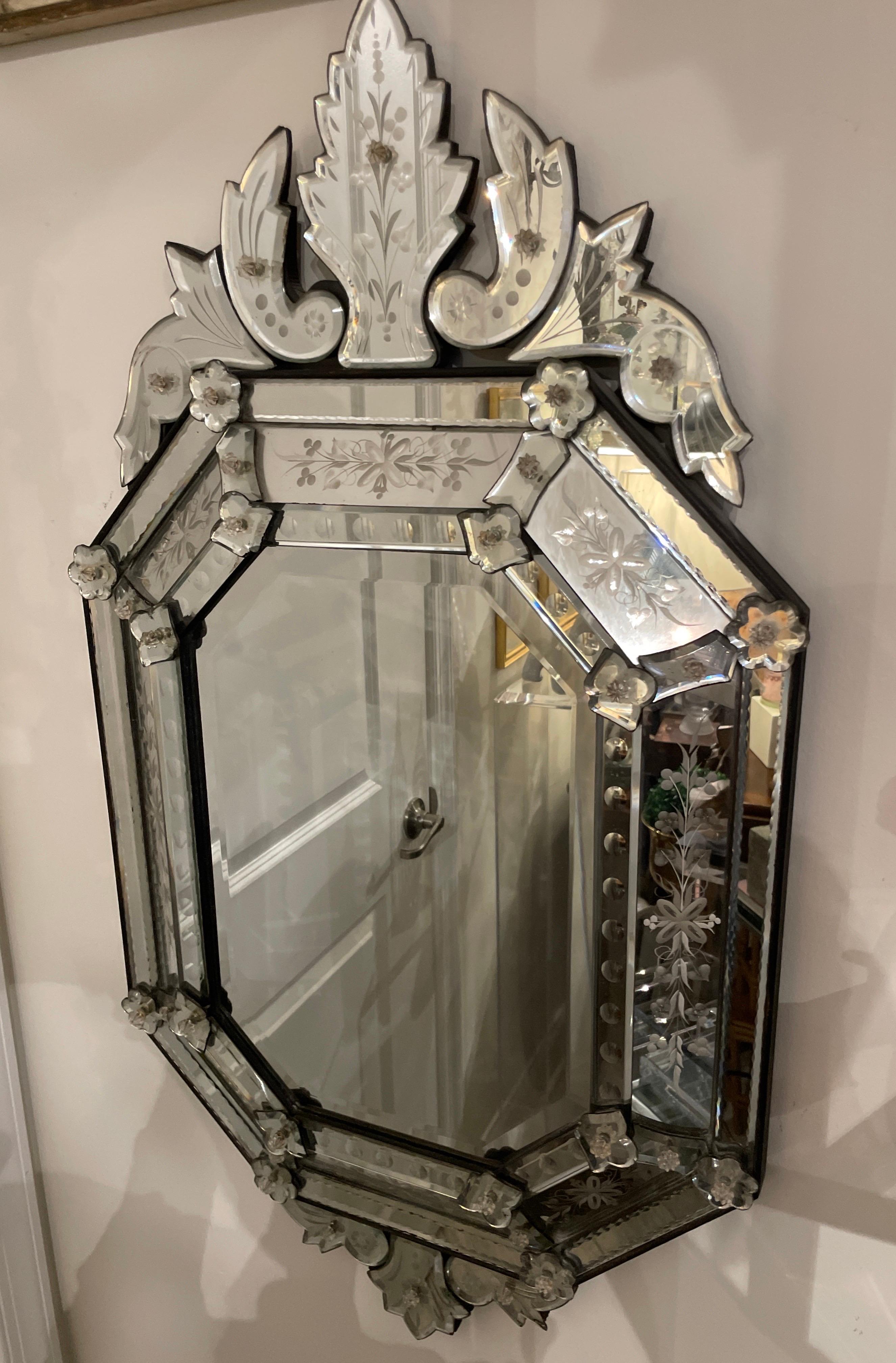 Espejo francés vintage de estilo veneciano en venta 5