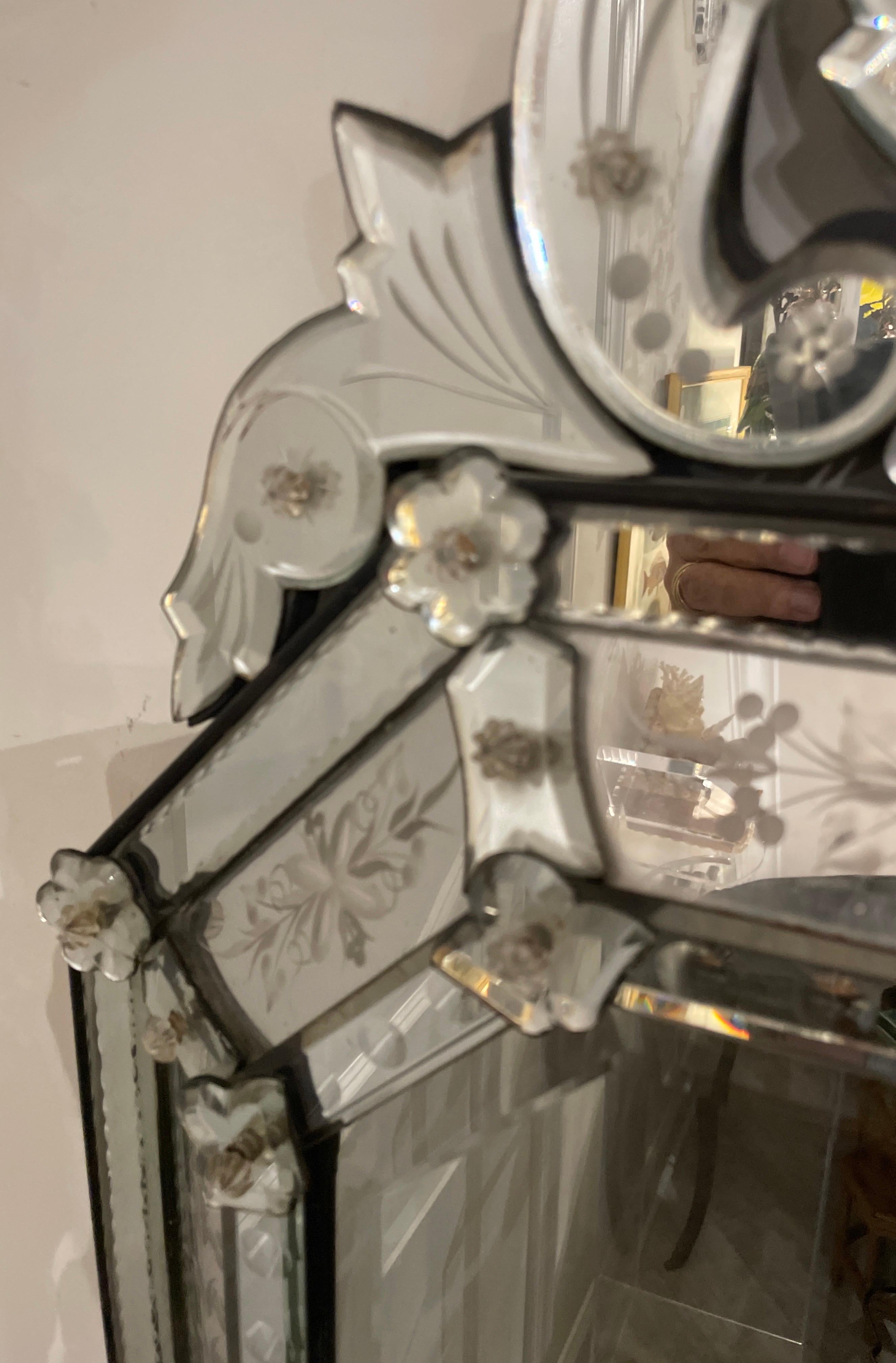 Espejo francés vintage de estilo veneciano en venta 1