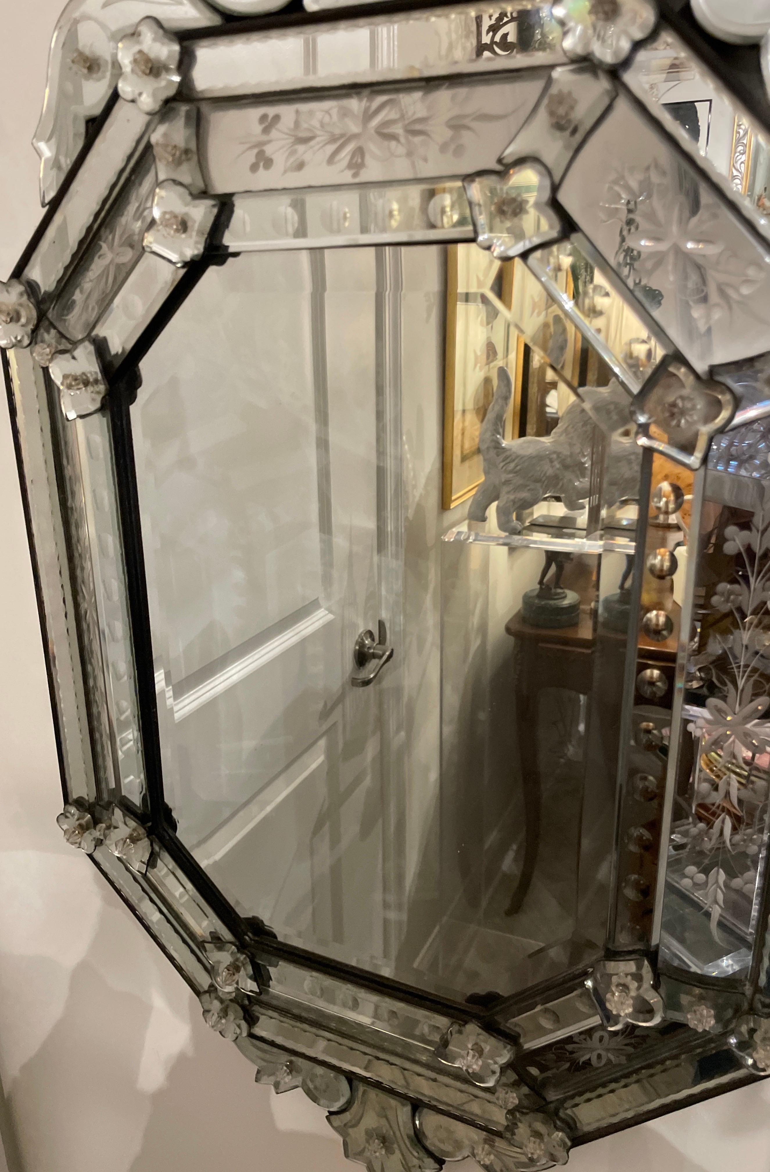 Espejo francés vintage de estilo veneciano en venta 4