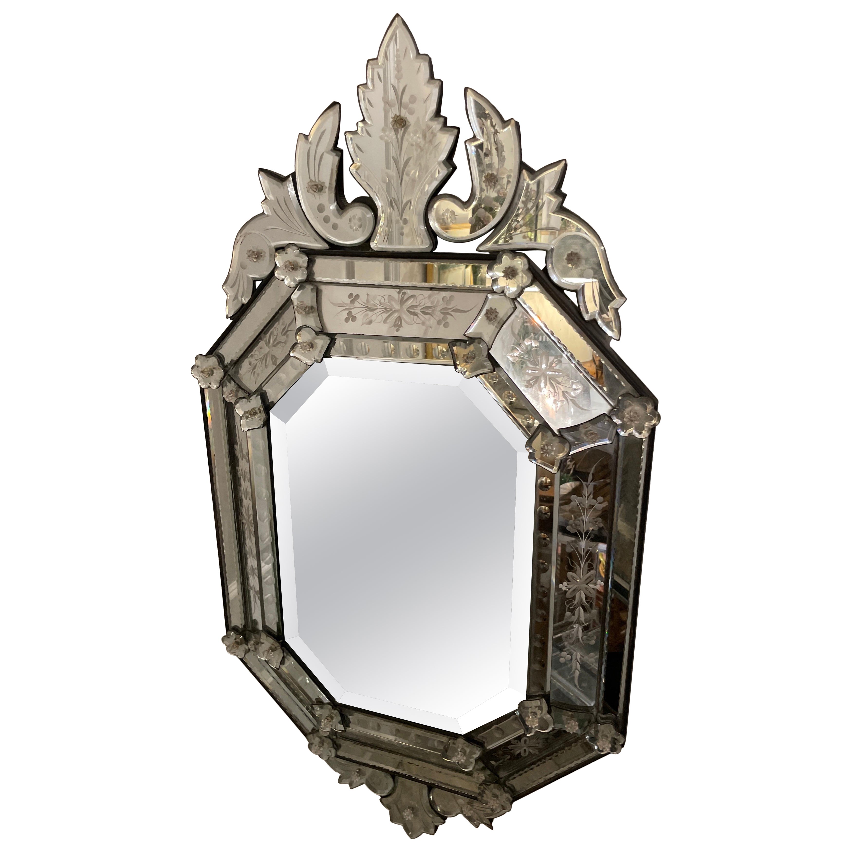 Espejo francés vintage de estilo veneciano en venta