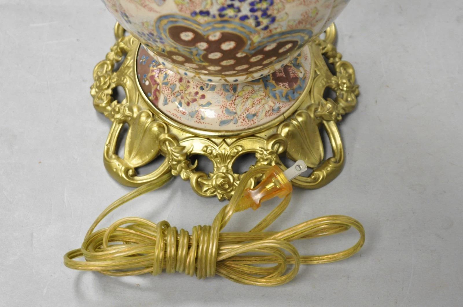 Lampe de salon en porcelaine et laiton, décorée à la peinture, d'époque française et victorienne en vente 4