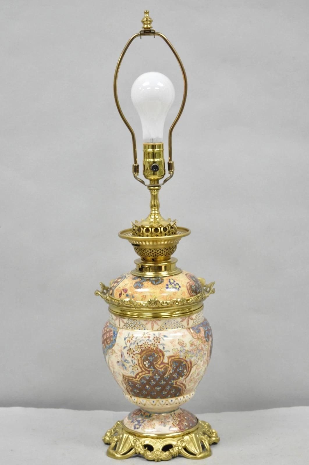 Lampe de salon en porcelaine et laiton, décorée à la peinture, d'époque française et victorienne en vente 5