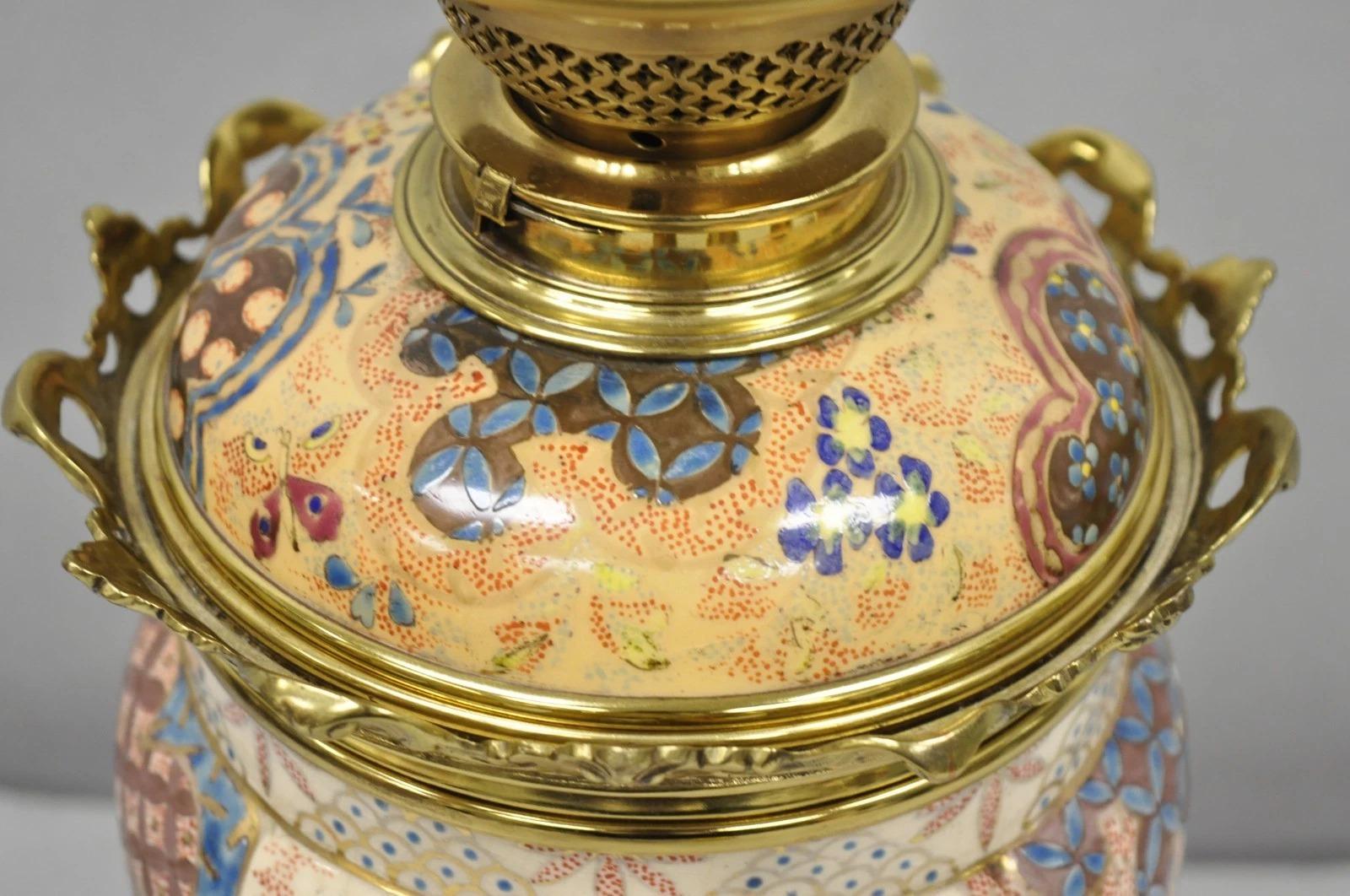 Lampe de salon en porcelaine et laiton, décorée à la peinture, d'époque française et victorienne en vente 1