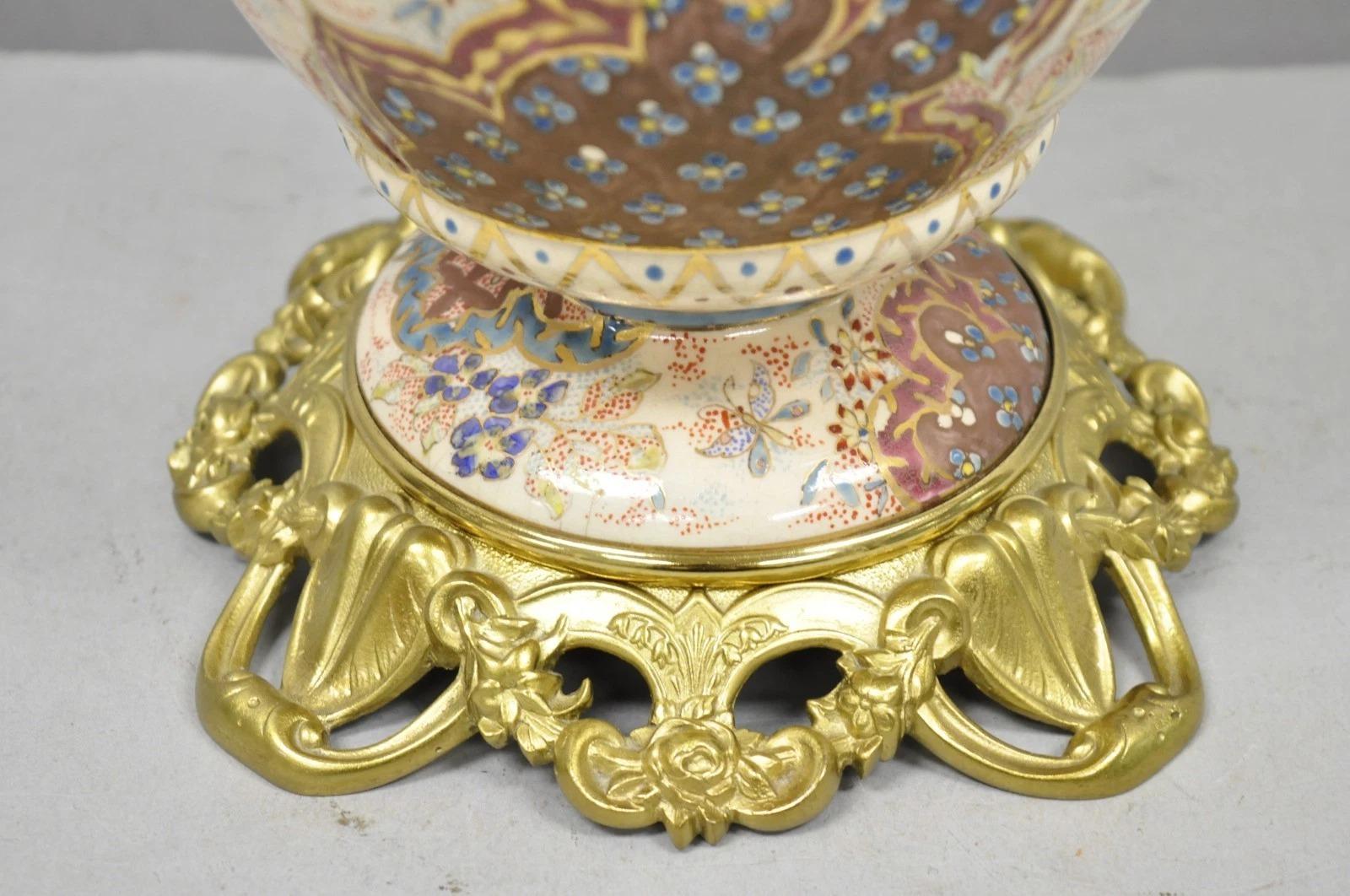 Lampe de salon en porcelaine et laiton, décorée à la peinture, d'époque française et victorienne en vente 2