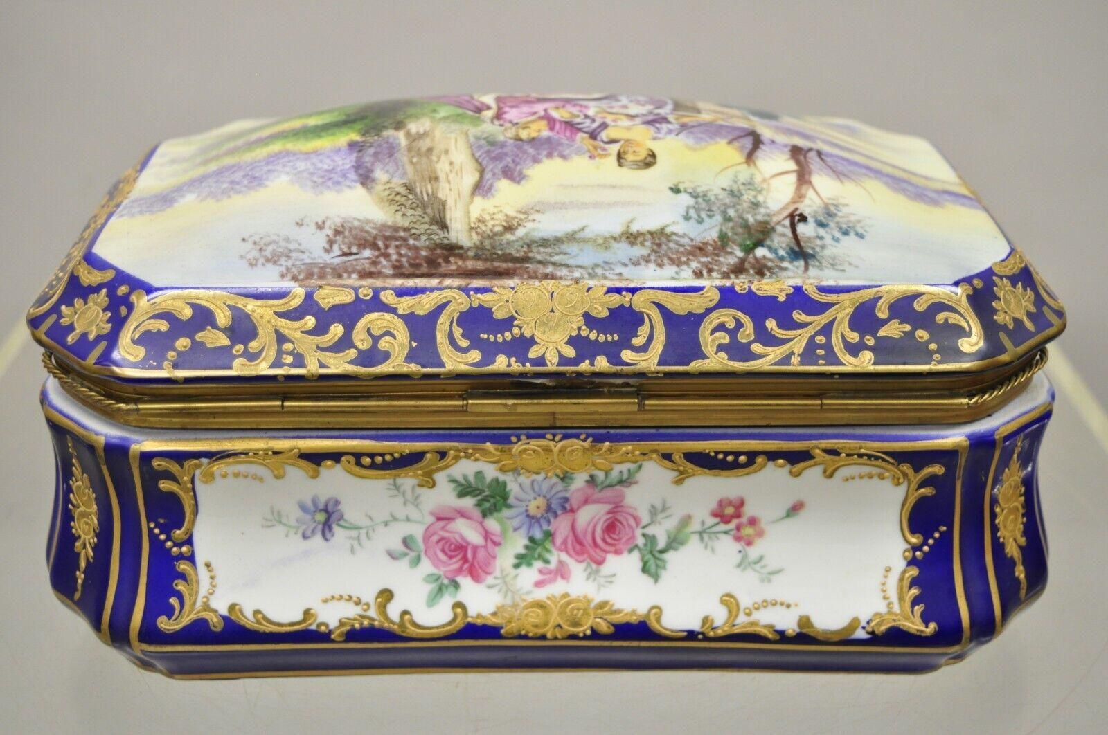 Boîte à charnière vintage en porcelaine de style victorien français peinte à la main et signée R. Coulory en vente 6