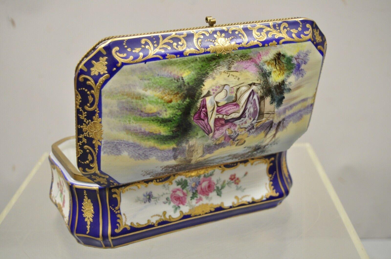 Boîte à charnière vintage en porcelaine de style victorien français peinte à la main et signée R. Coulory en vente 1