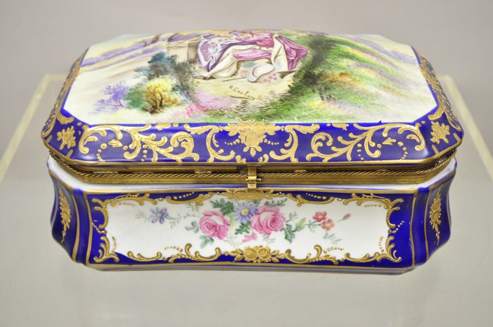 Boîte à charnière vintage en porcelaine de style victorien français peinte à la main et signée R. Coulory en vente 3