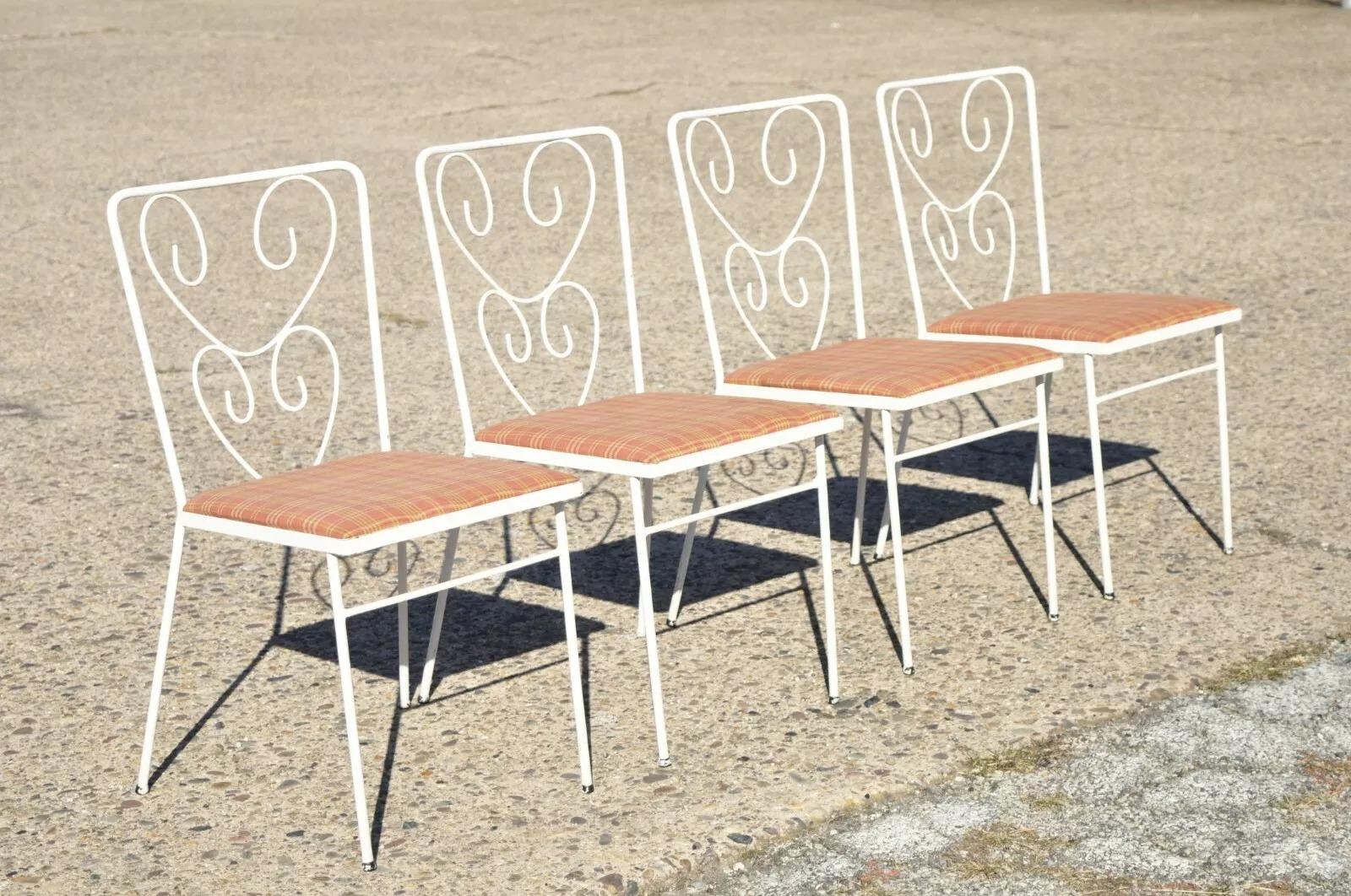20th Century Vintage French Victorian Wrought Iron Flower Garden Patio Dining Set - 5pc Set For Sale