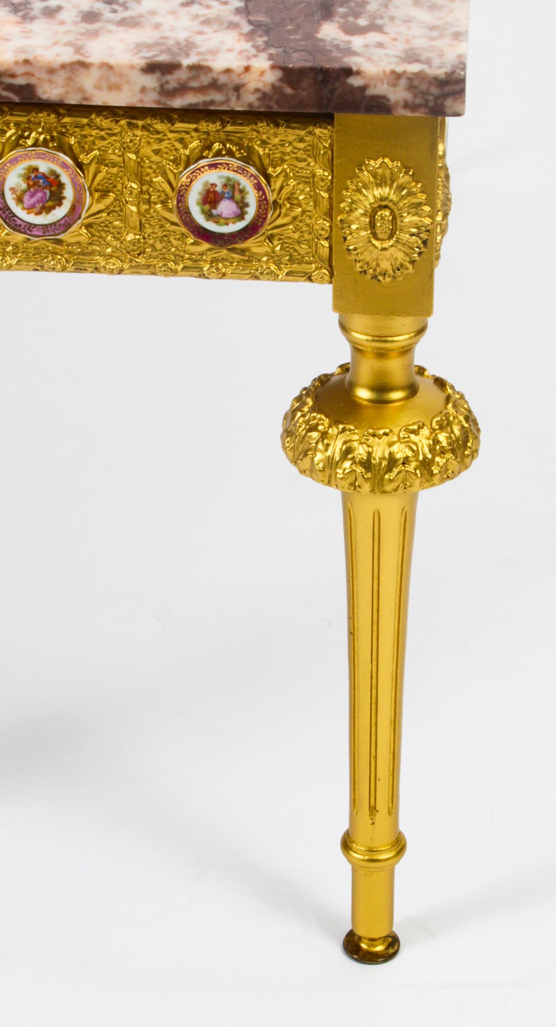 Vieille table basse française en bois doré et marbre plaques de Limoges 20ème siècle en vente 4