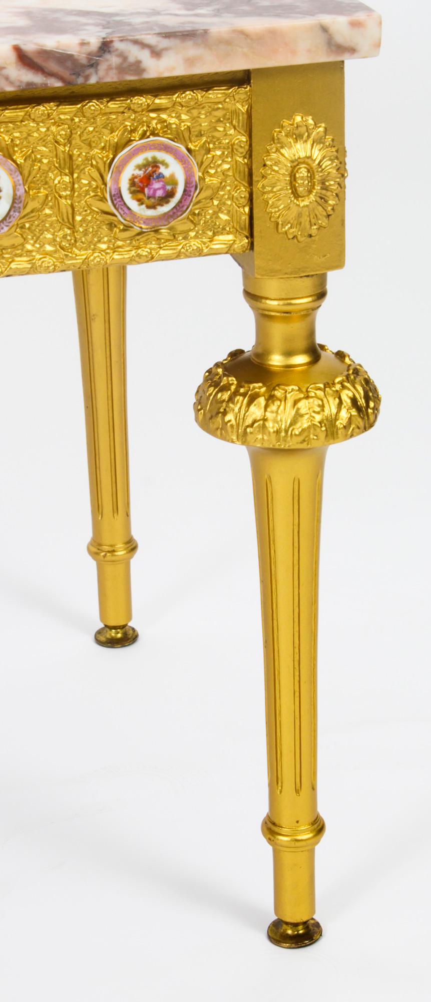 Vieille table basse française en bois doré et marbre plaques de Limoges 20ème siècle en vente 5