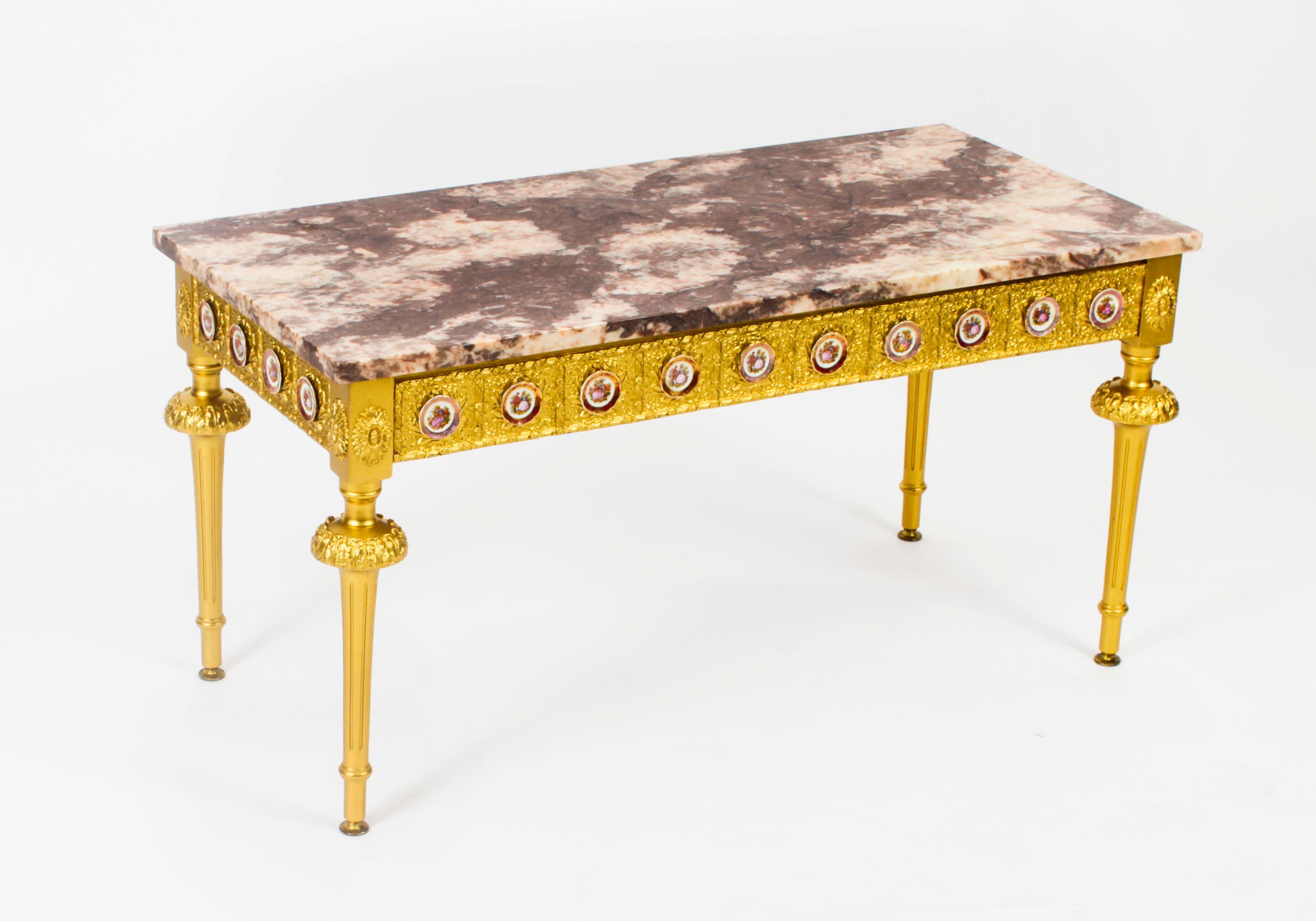Vieille table basse française en bois doré et marbre plaques de Limoges 20ème siècle en vente 8