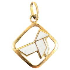 Colgante de oro amarillo de 18 quilates con encanto de pájaro origami blanco francés vintage