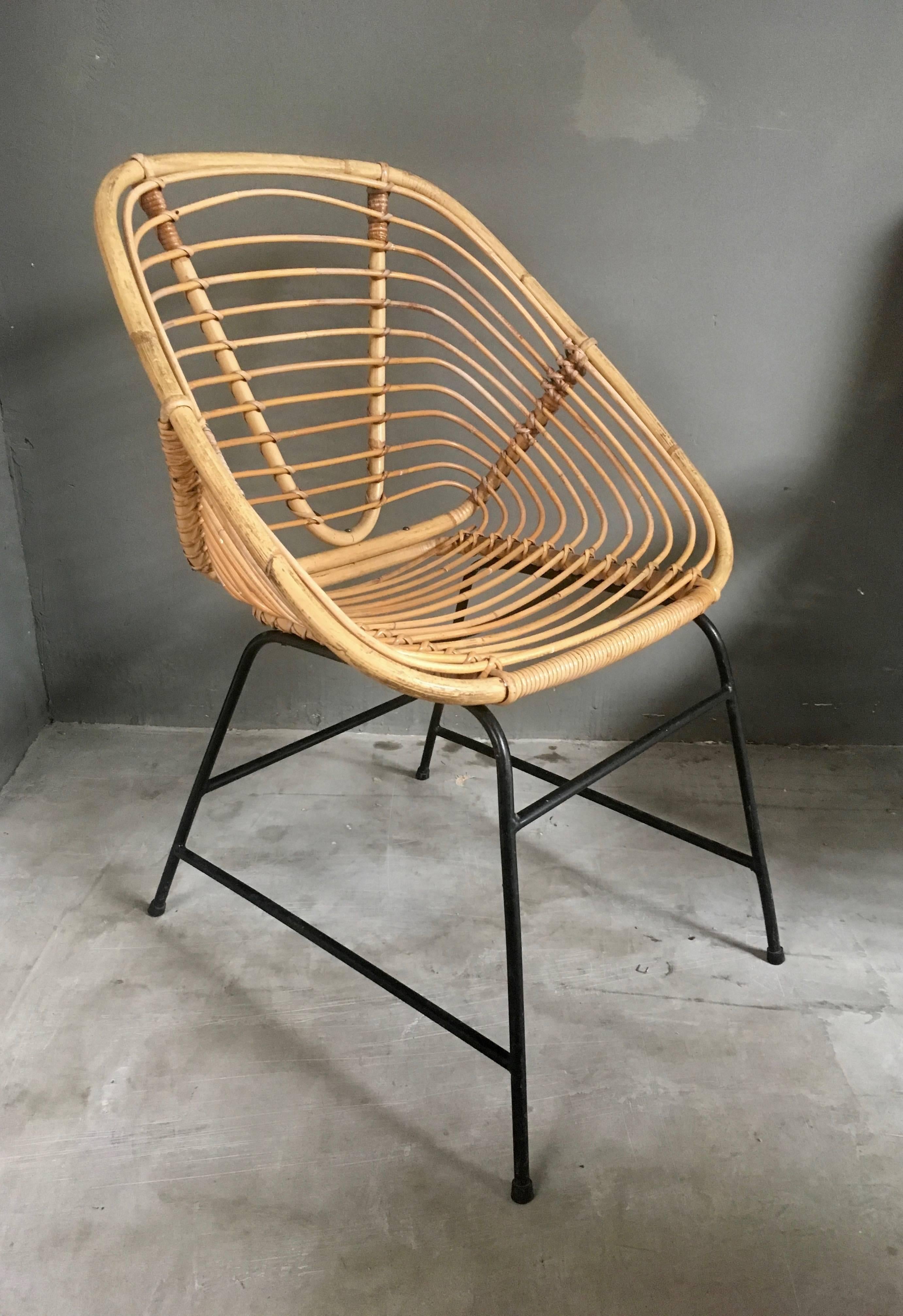 Beautiful French wicker and rattan chair on iron base.. Rattan in excellent condition. Chair sits upon a sturdy iron frame. Super comfortable. Great lines and classic design. Four available. Priced individually.
 
    