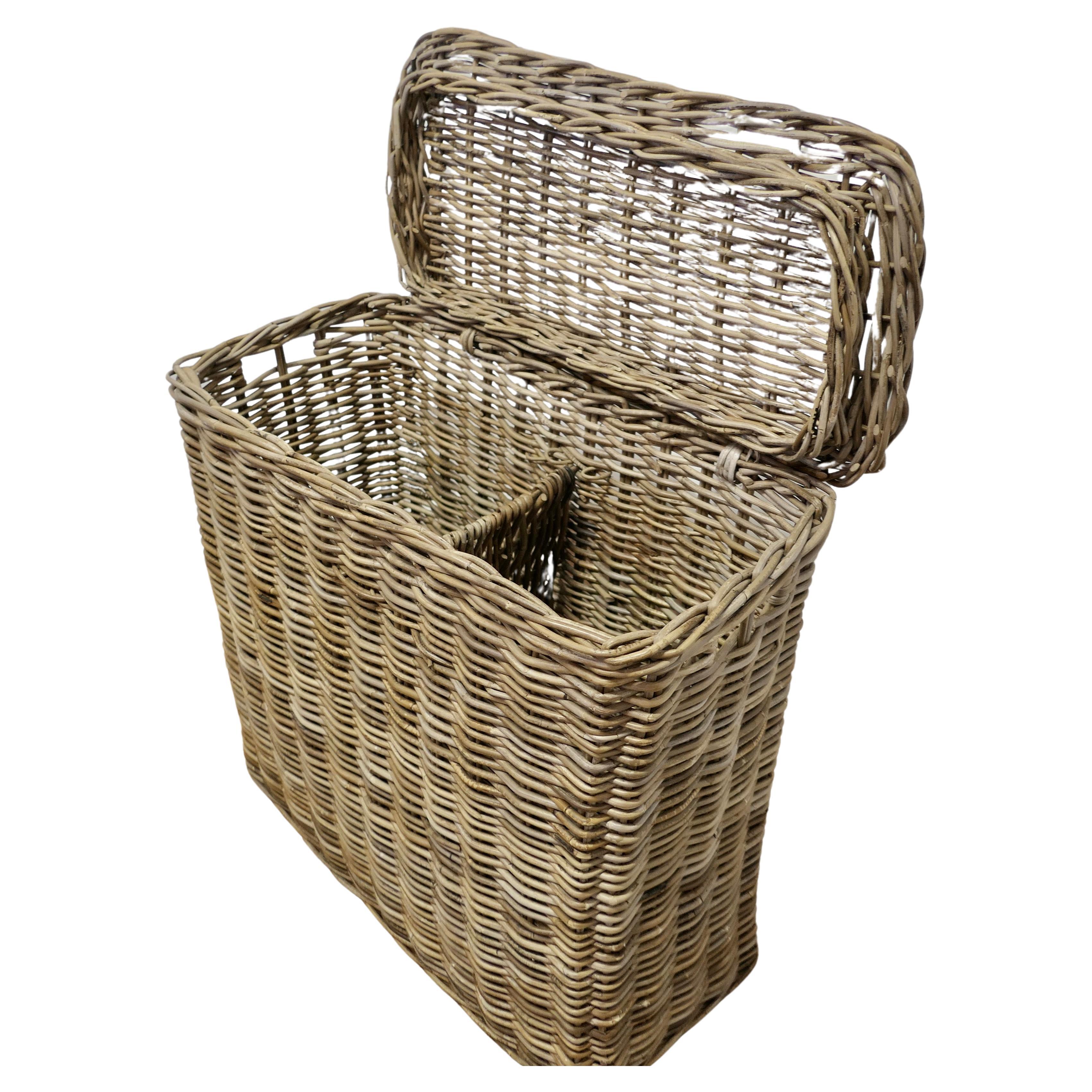 Vintage French Wicker Laundry Basket with Lid  This is an excellent example and  For Sale