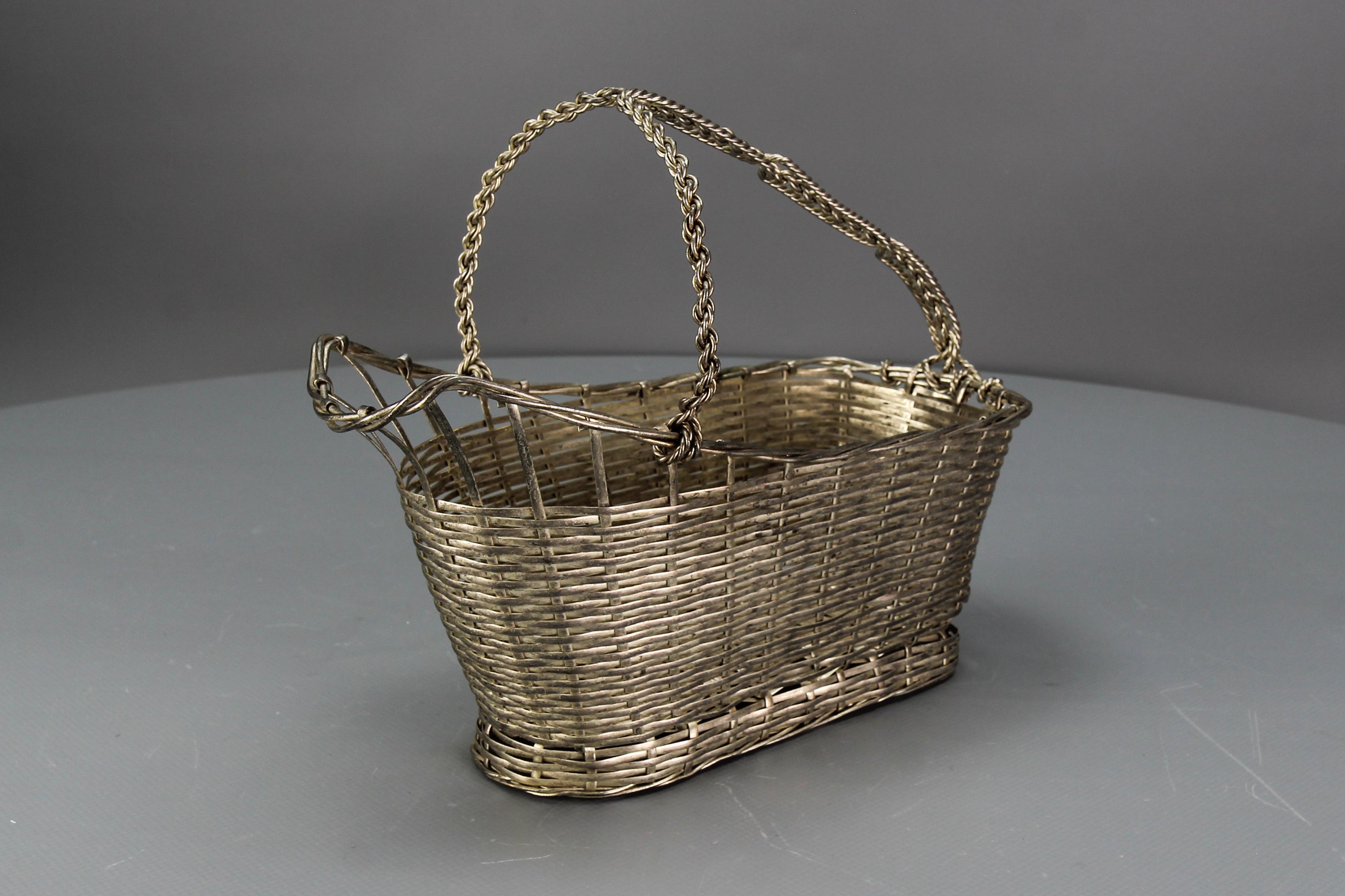Cesta francesa vintage para botellas de vino en metal plateado en venta 5