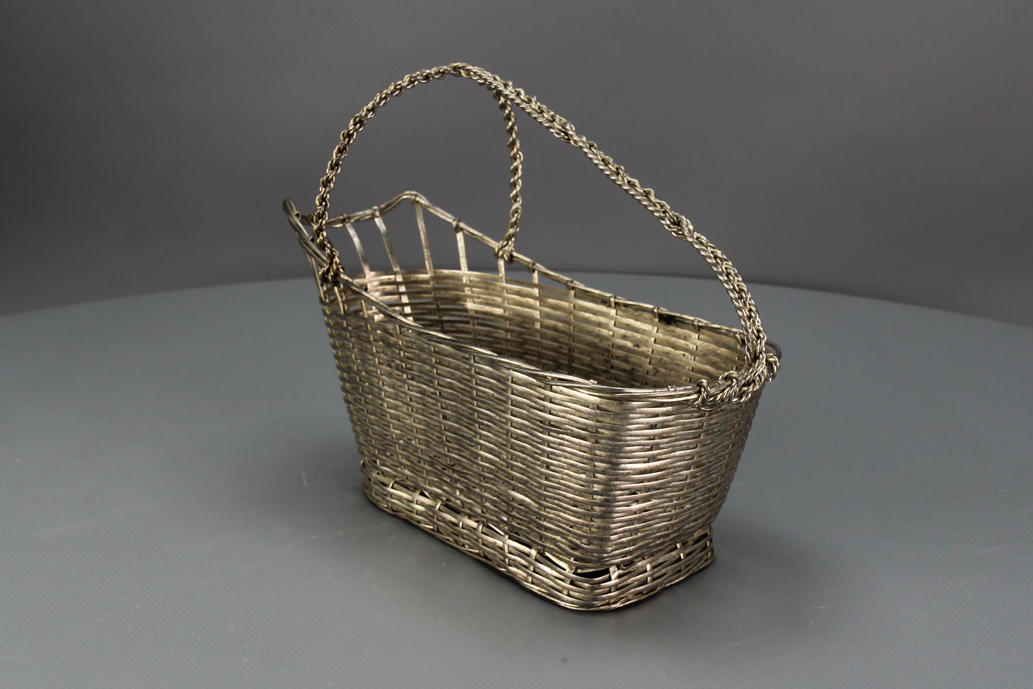 Cesta francesa vintage para botellas de vino en metal plateado en venta 6