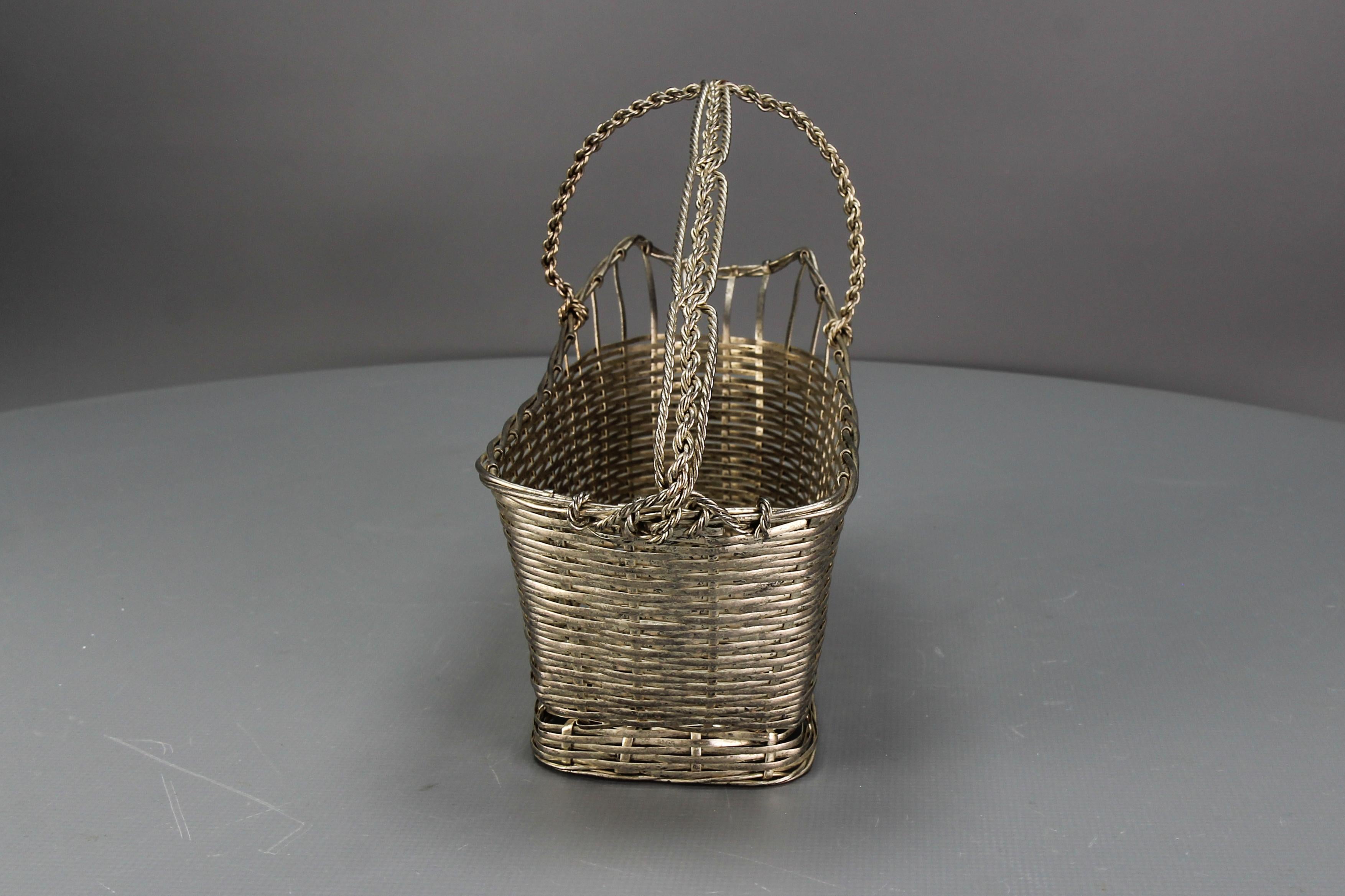Cesta francesa vintage para botellas de vino en metal plateado en venta 7
