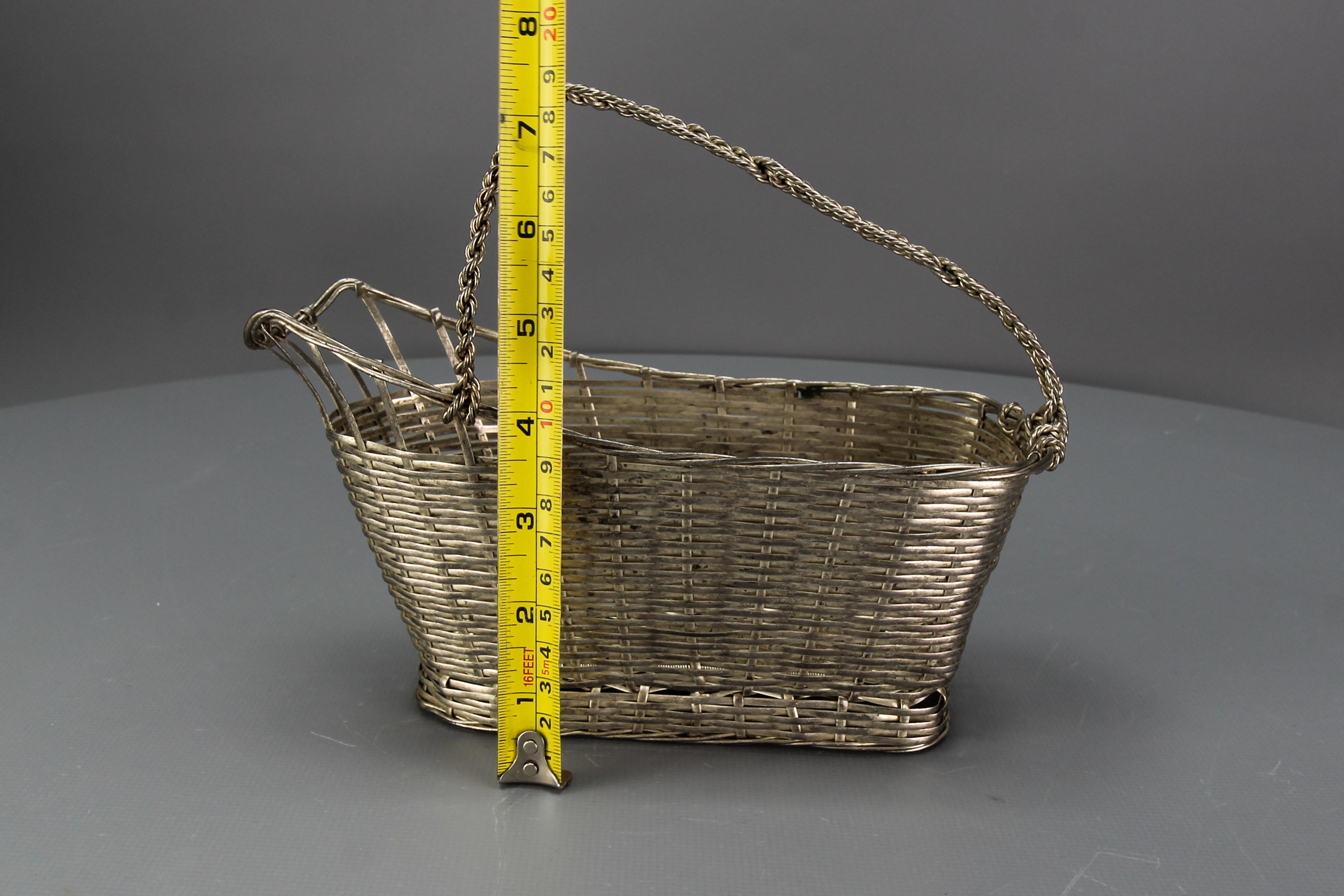 Cesta francesa vintage para botellas de vino en metal plateado en venta 9