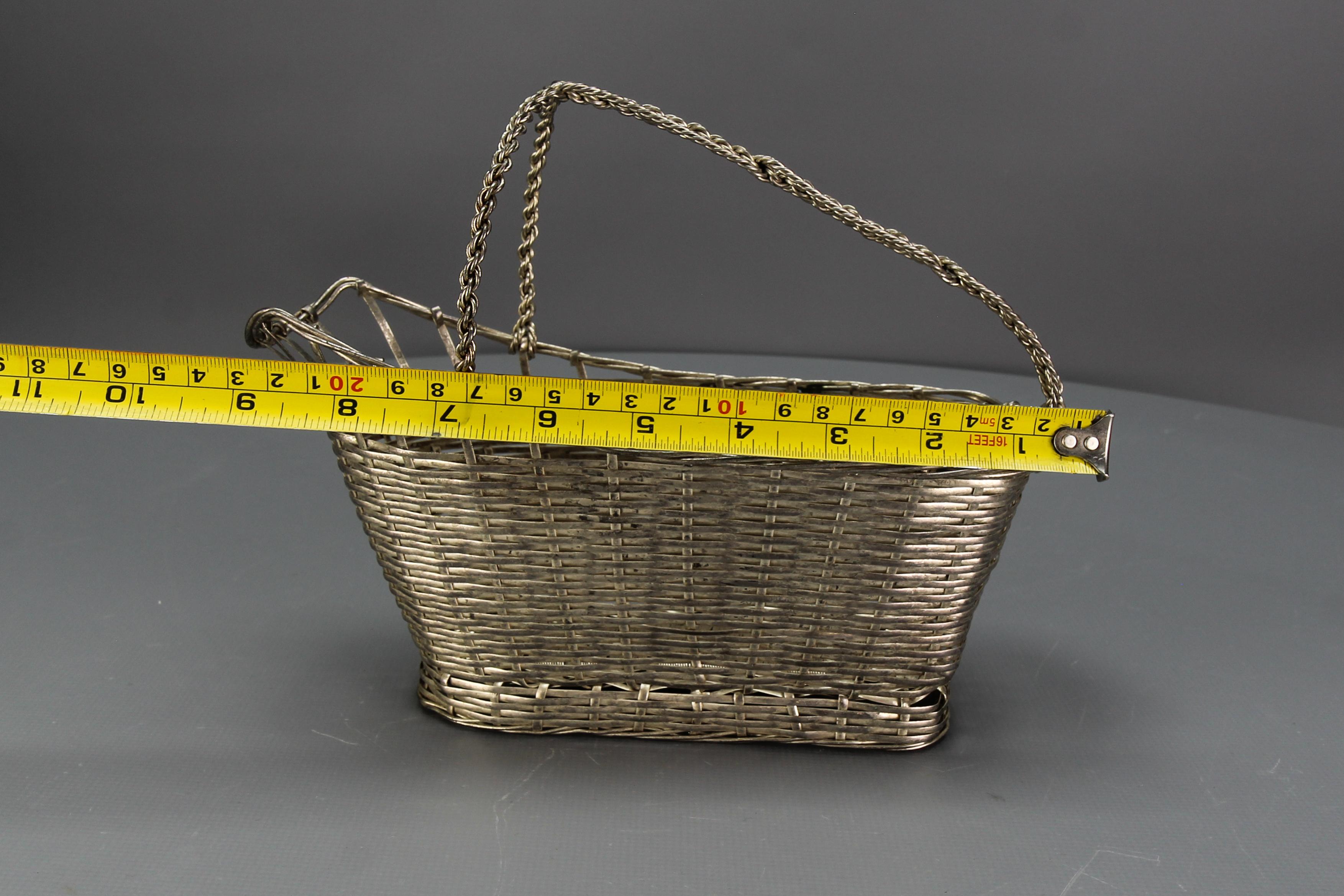 Cesta francesa vintage para botellas de vino en metal plateado en venta 10