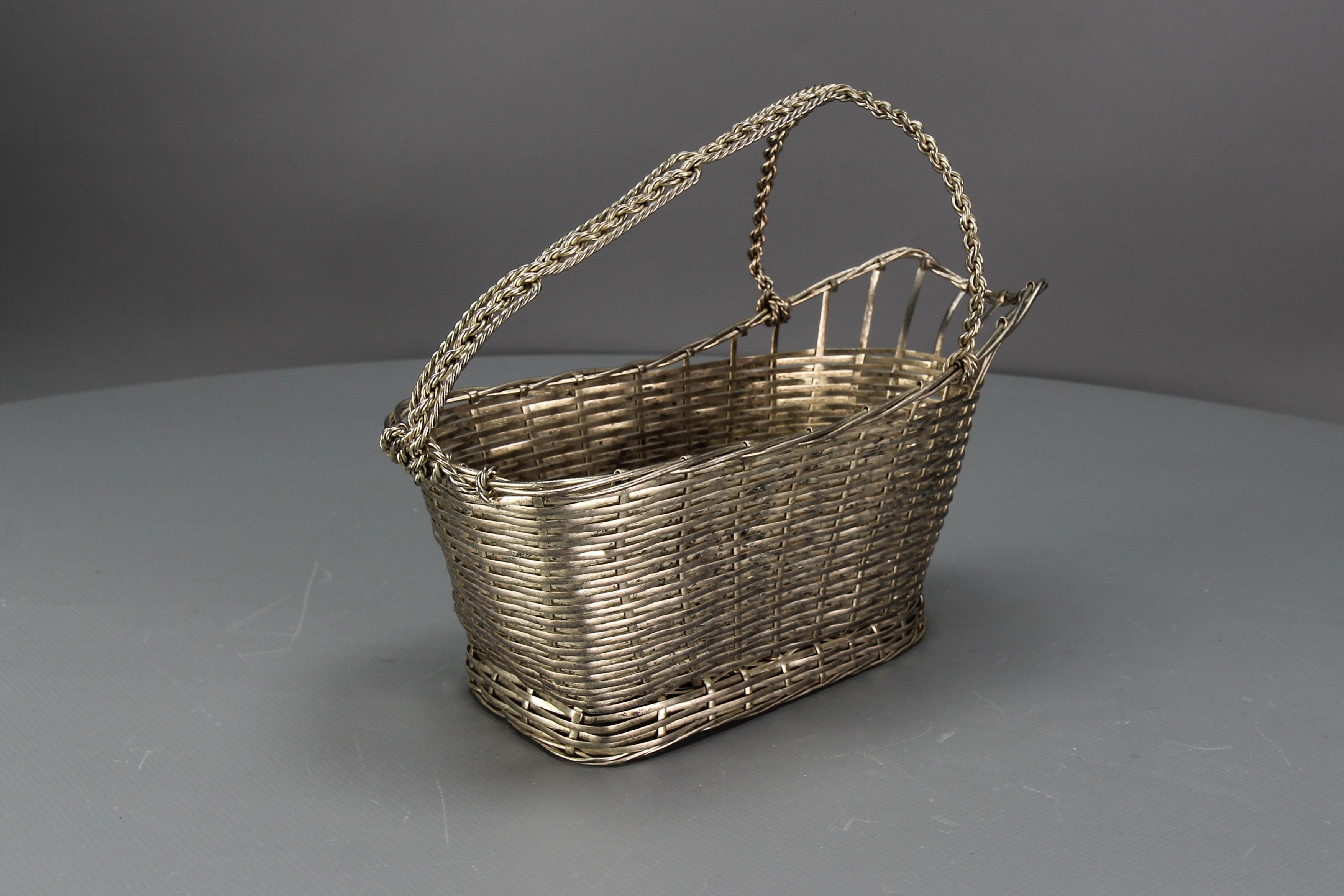 Cesta francesa vintage para botellas de vino en metal plateado en venta 1
