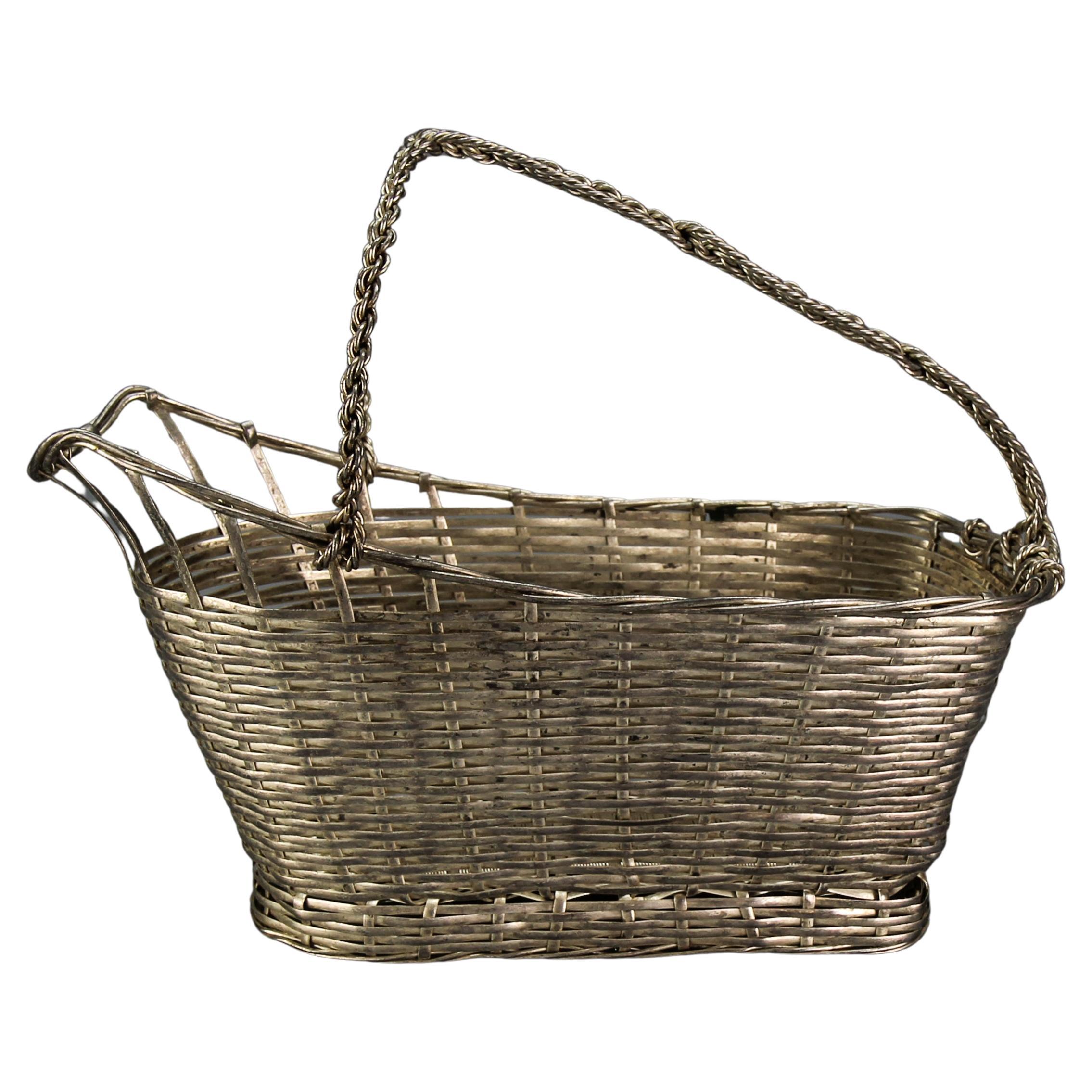 Panier de bouteilles de vin françaises vintage en métal de couleur argentée