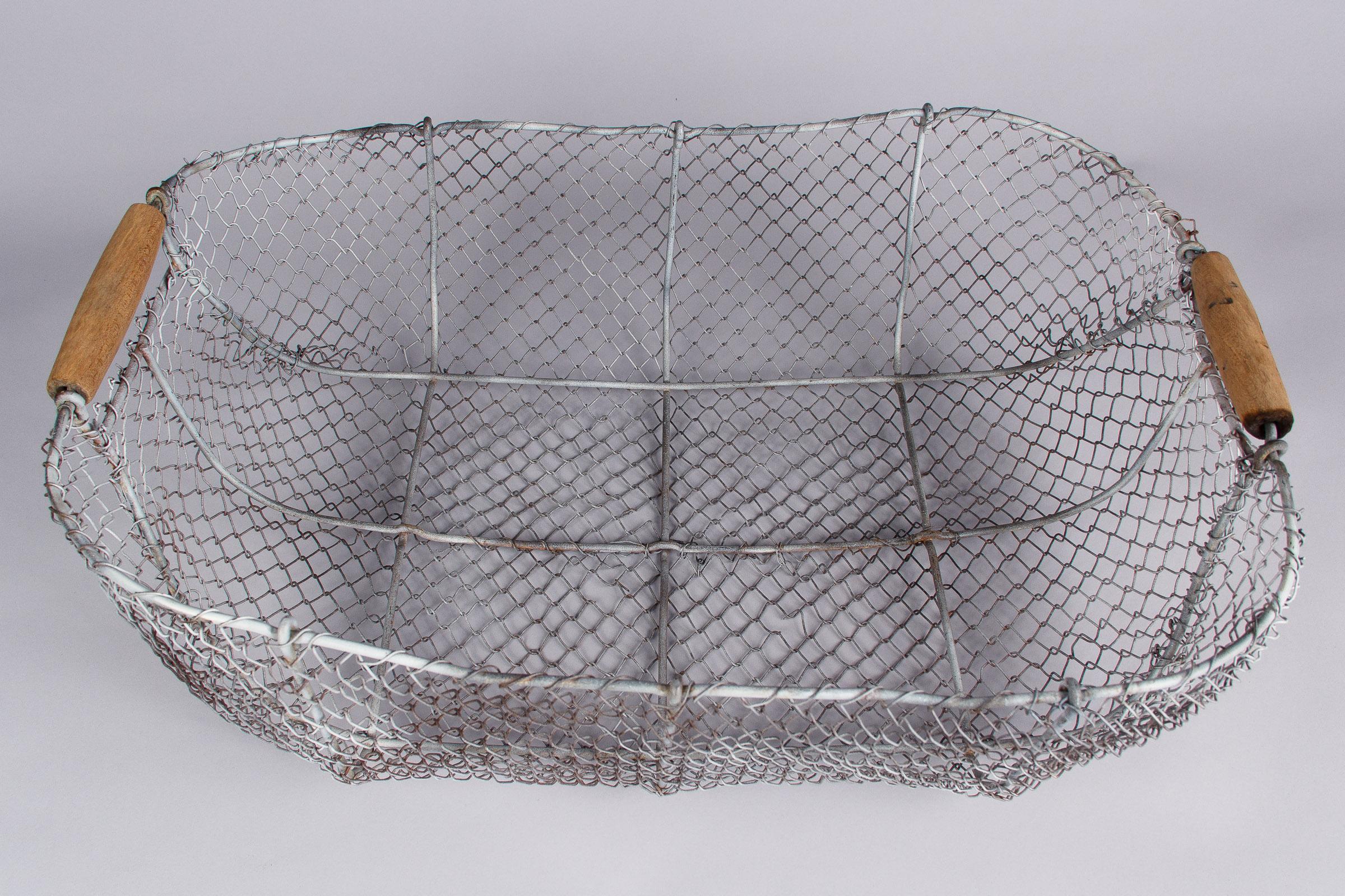 Vintage French Wire Basket, 1940s In Good Condition In Austin, TX