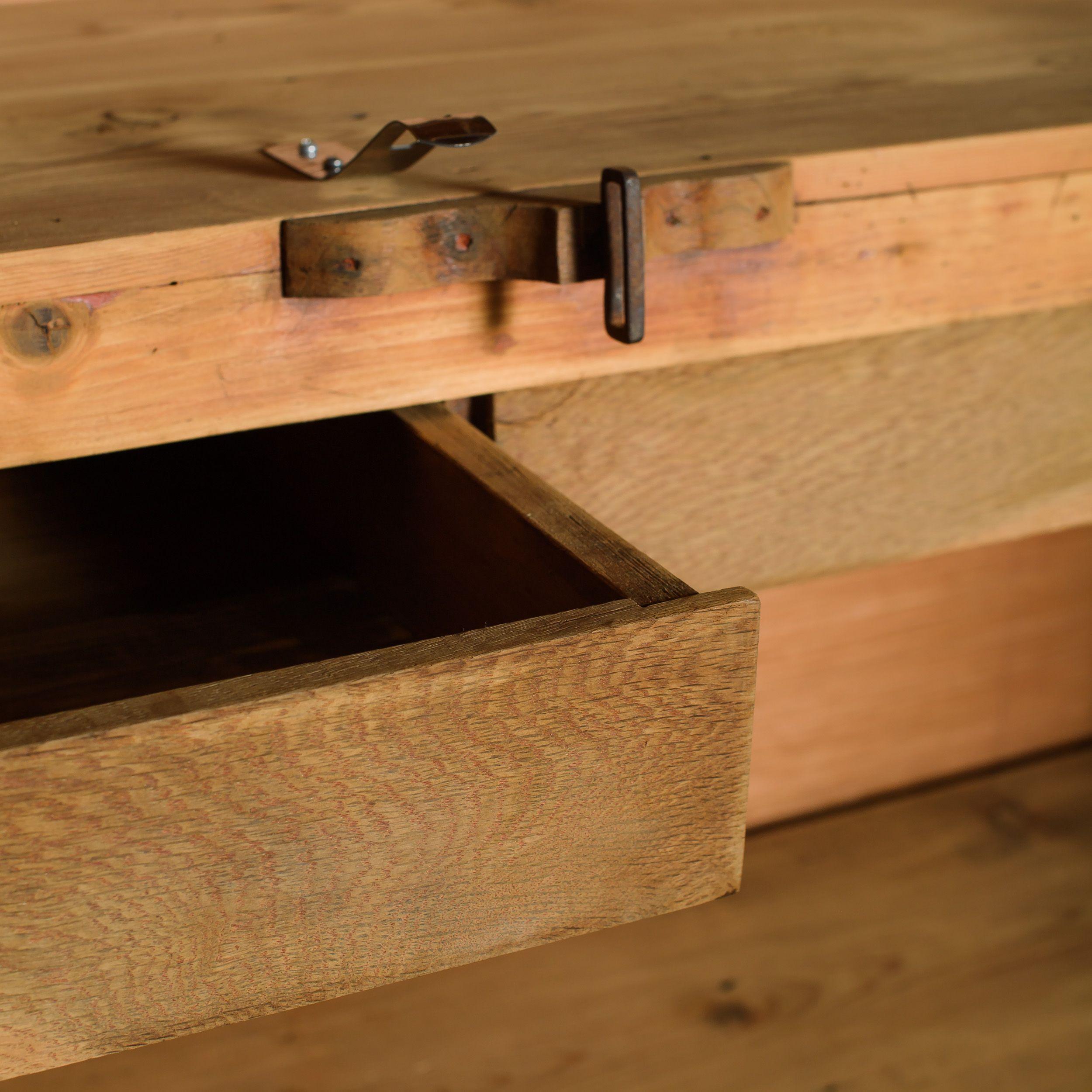 Armadio francese vintage in Wood in vendita 1