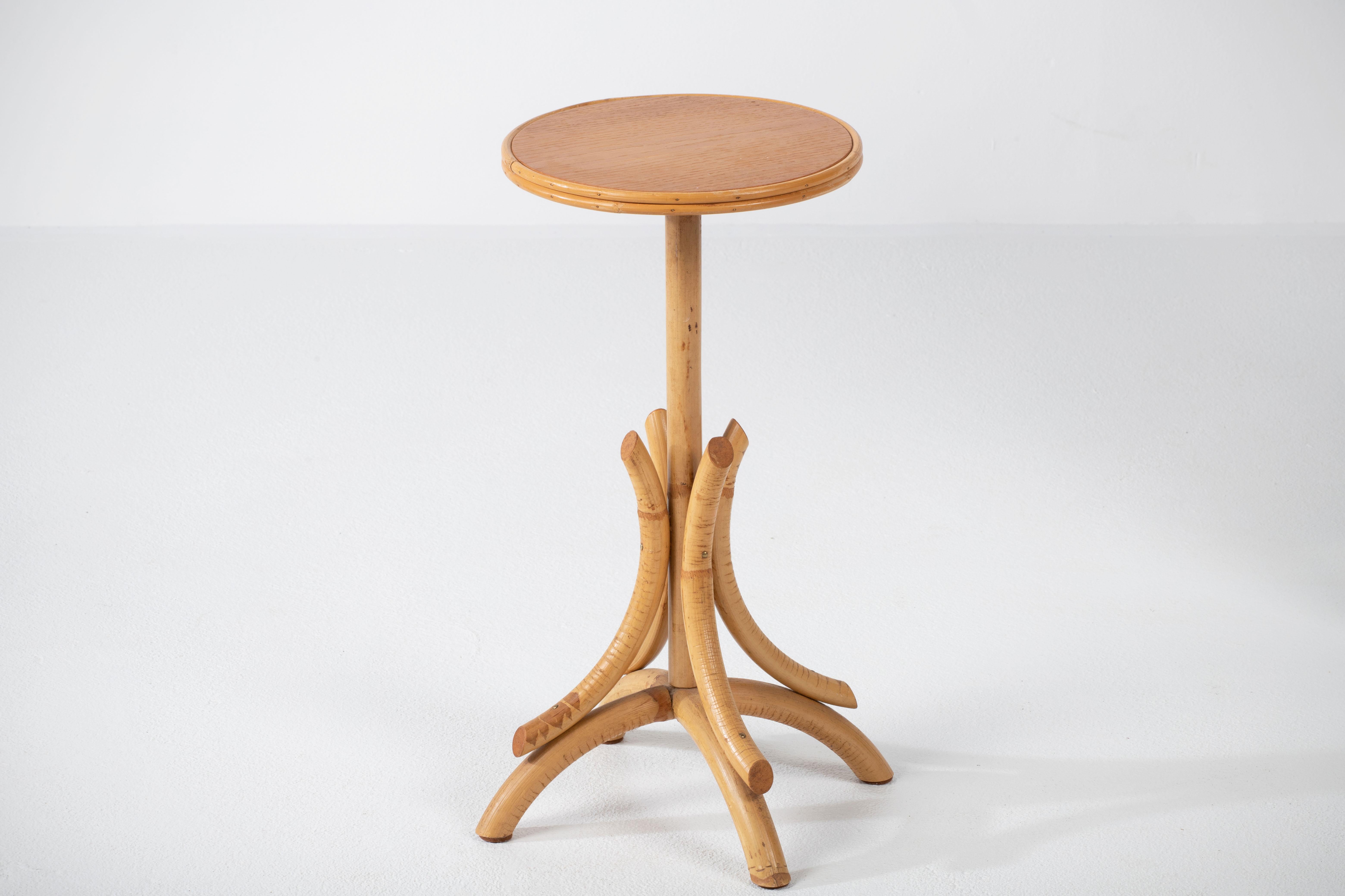 Français Table d'appoint ou pidestal en bois franais vintage en vente